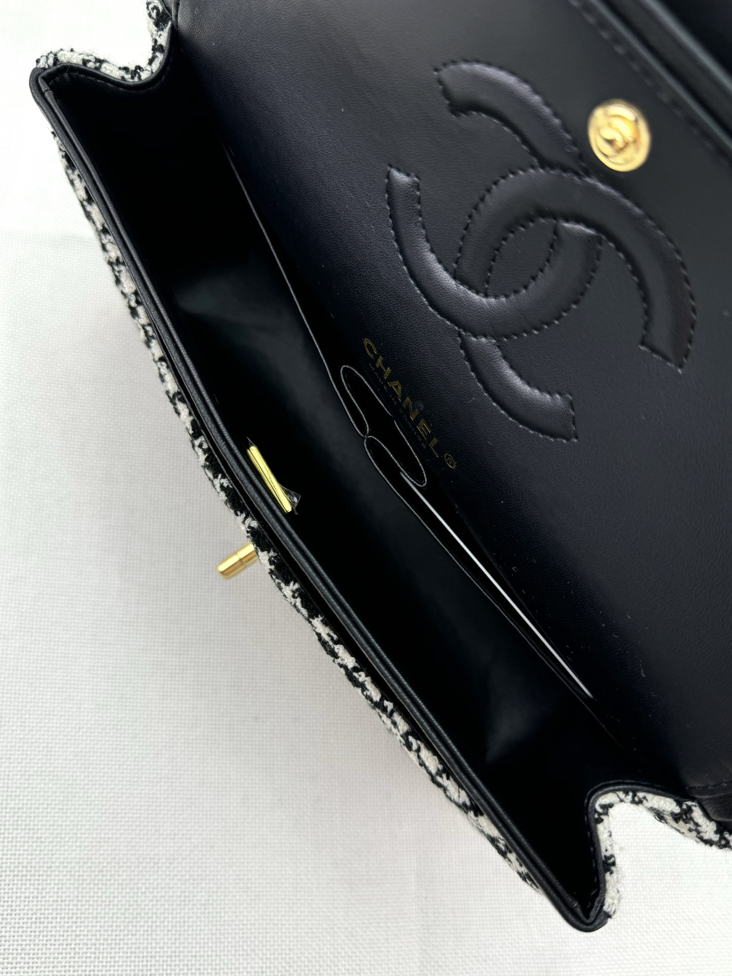 CHANEL MINI CLASSIC 11.12 HANDBAG 25 15.5 * 25.5 * 6.5 cm - Image 8