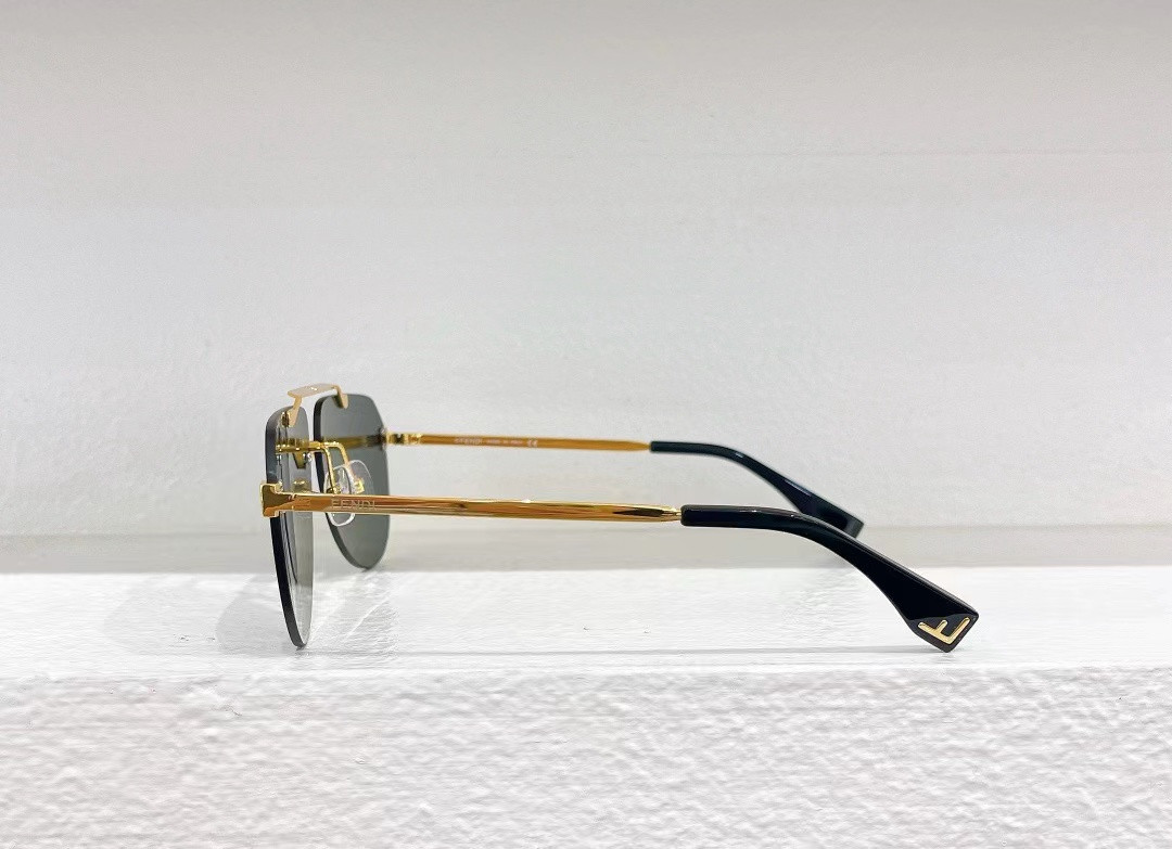 Fendi Sky FE 40115U 32G Sunglasses - Image 3