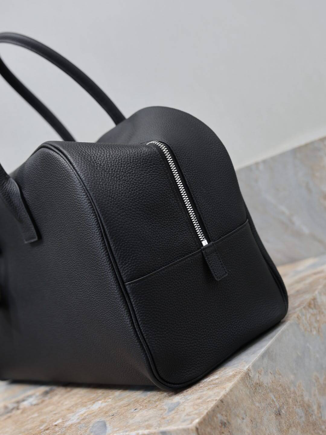 YSL SAC DE JOUR Medium Boston in Grained Leather 41x25x19-22.5cm - Image 10