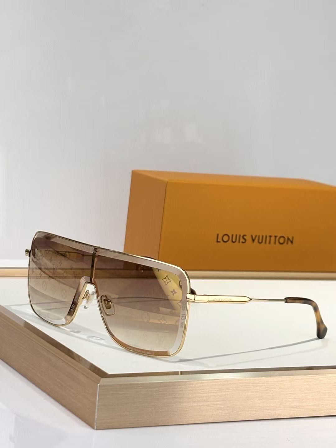LV Glasses #4 - Image 3