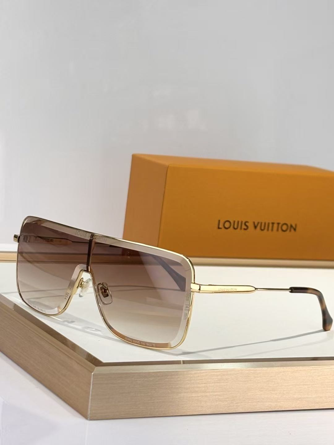 LV Glasses #4 - Image 9