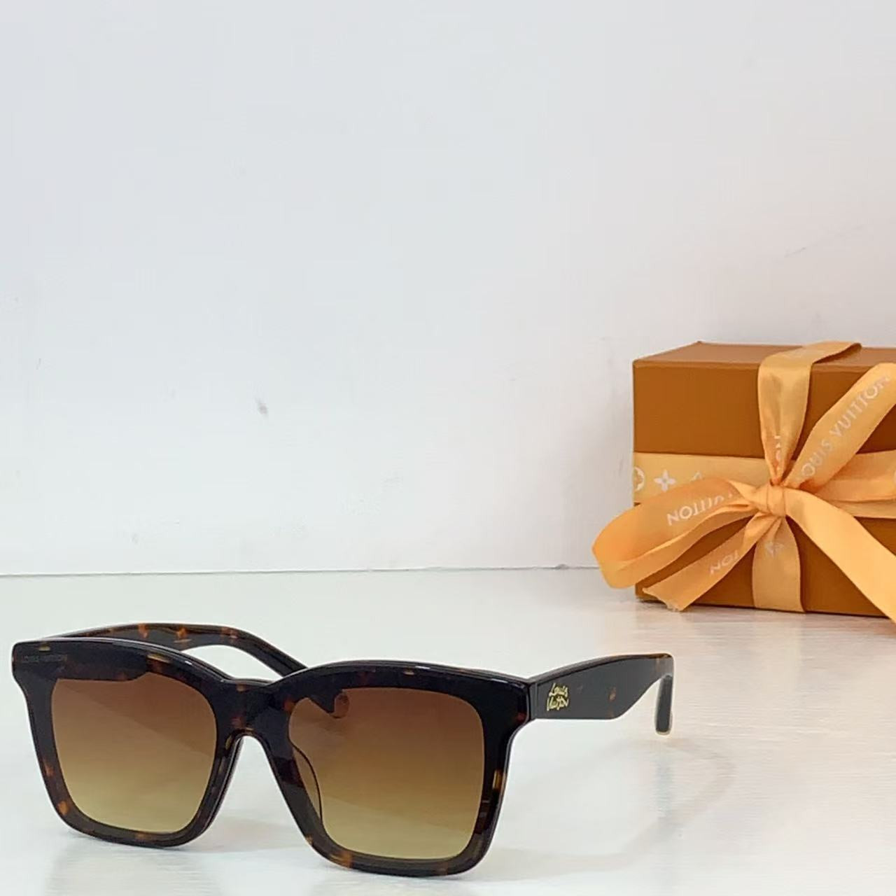 Louis Vuitton Script Square Sunglasses Z2970W - Image 3