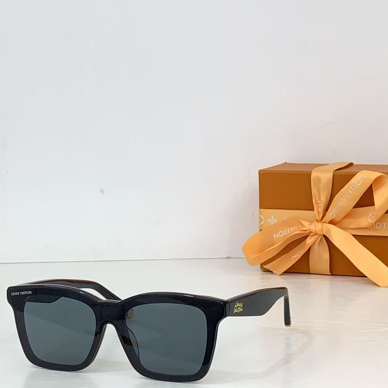 Louis Vuitton Script Square Sunglasses Z2970W - Image 7