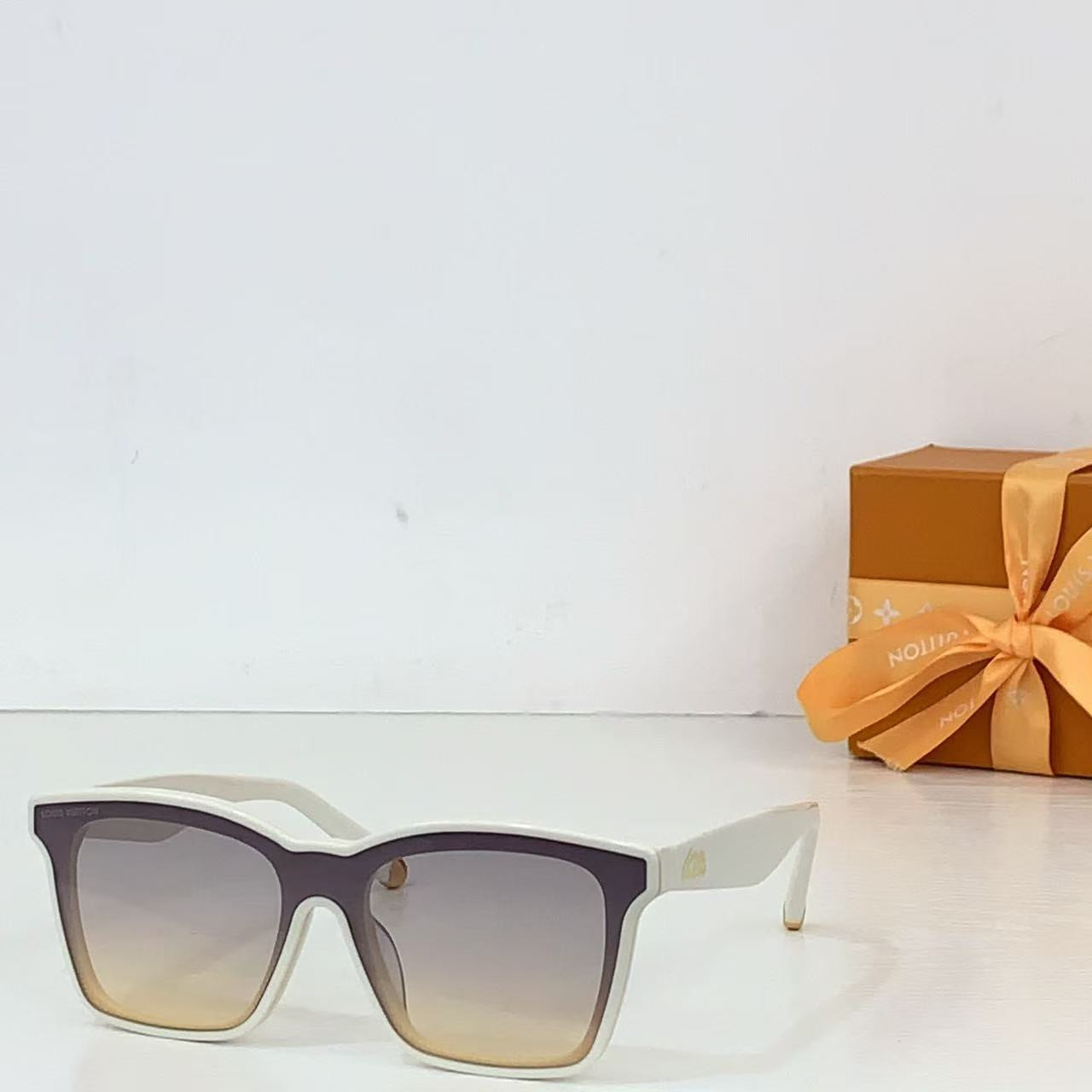 Louis Vuitton Script Square Sunglasses Z2970W - Image 9