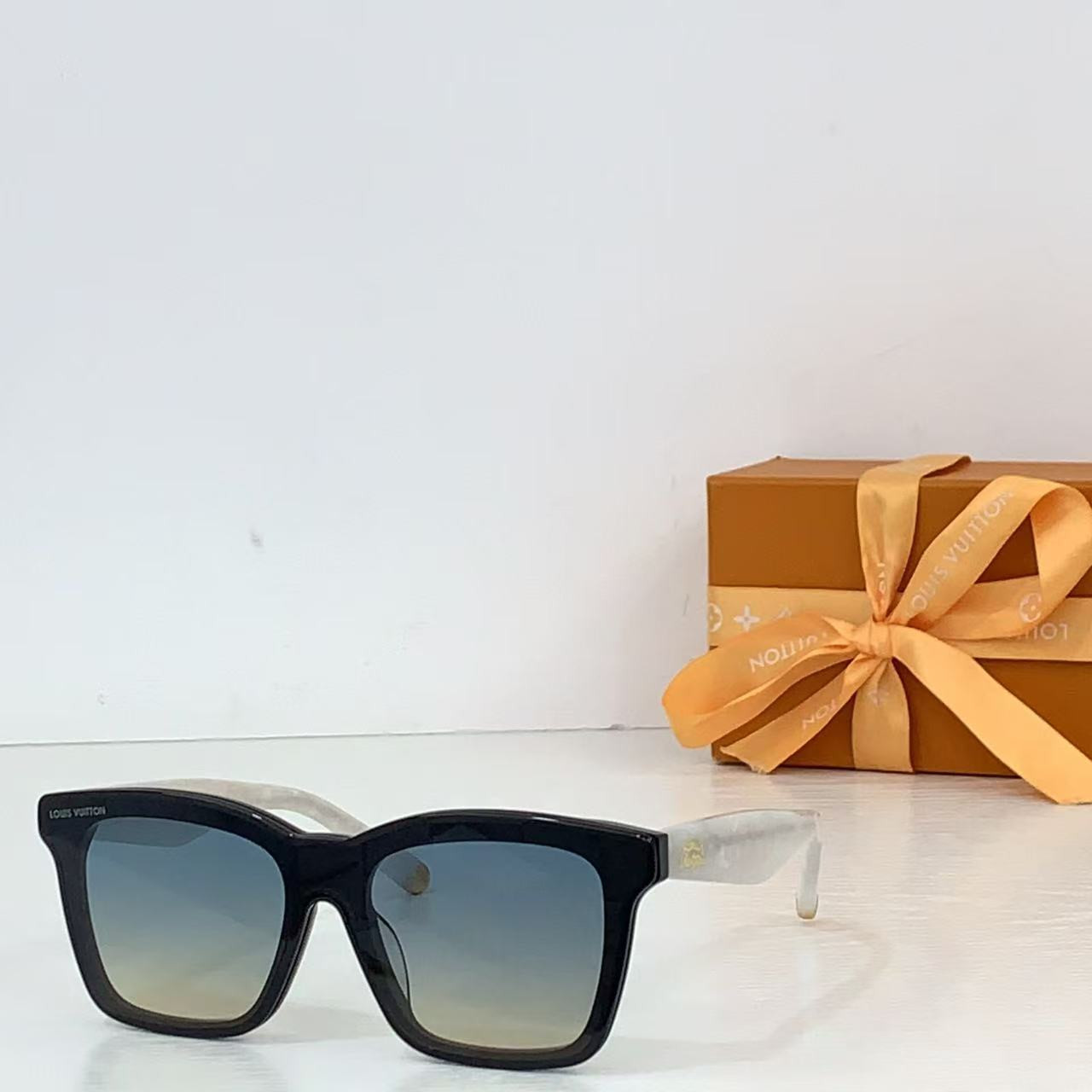 Louis Vuitton Script Square Sunglasses Z2970W - Image 10