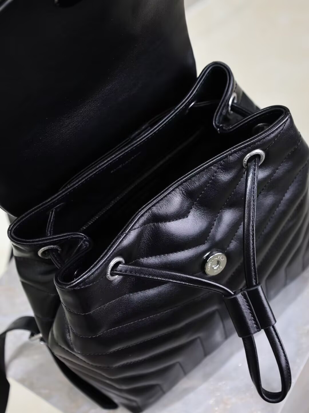 YSL LOULOU BACKPACK BLACK 26x22x11cm - Image 9