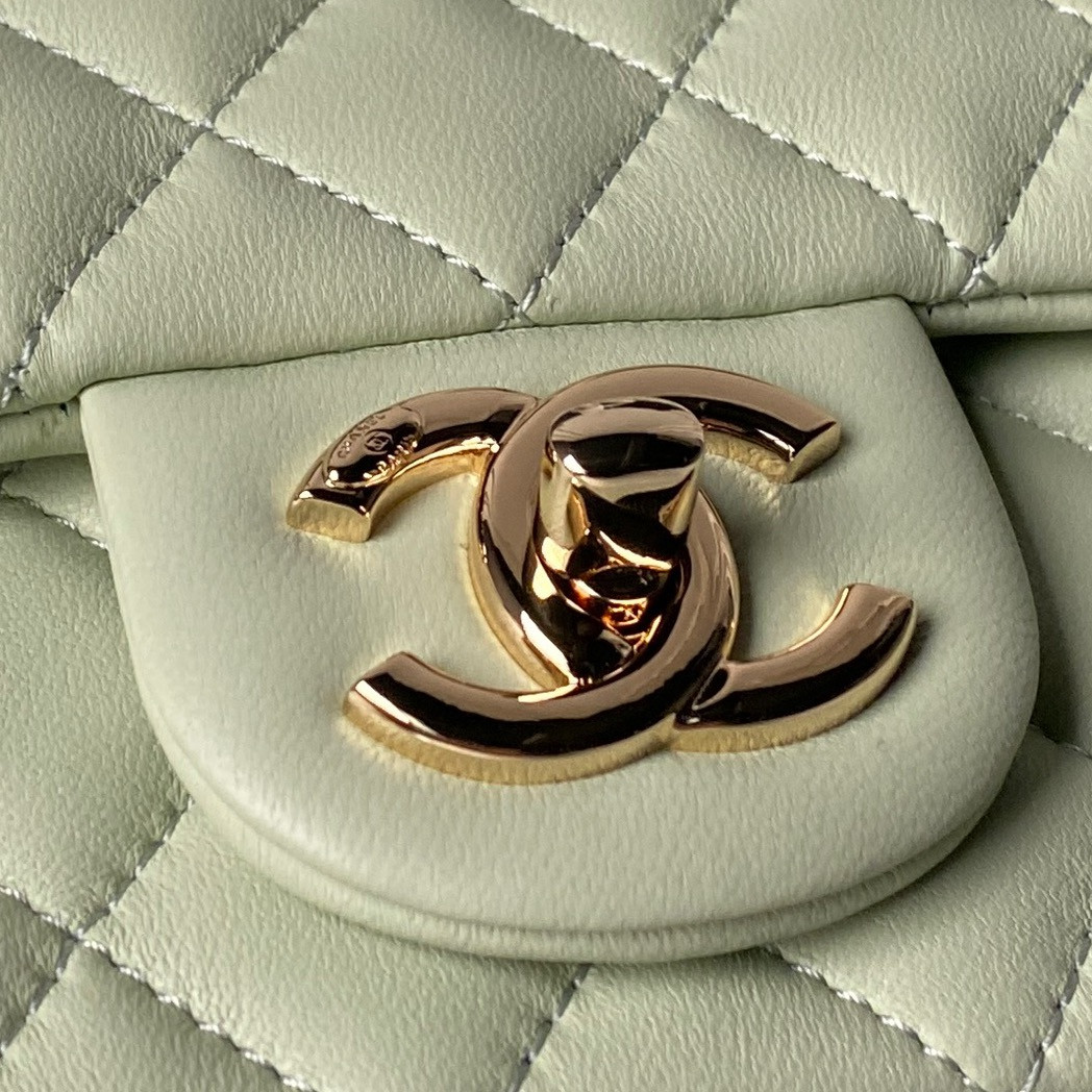 Chanel Classic Flap Handbag CF AS5758 18x13x7cm - Image 7
