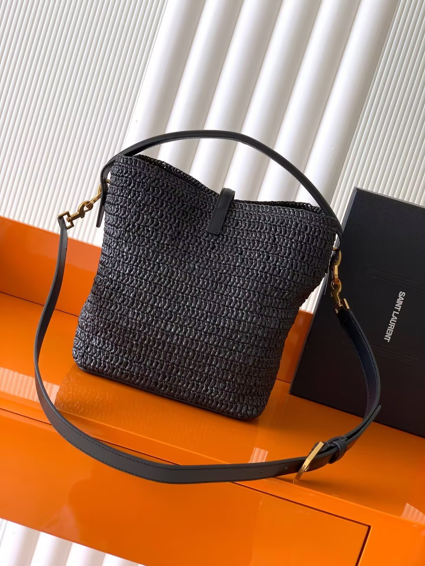 YSL LE 37 in woven raffia and vegetable-tanned leather Bucket Bag 25x20x12cm - Image 3