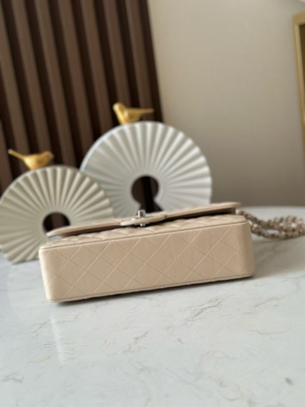 Chanel Classic Flap Bag Pearlescent apricot-colored lambskin with silver hardware 15x25.5x6cm - Image 6