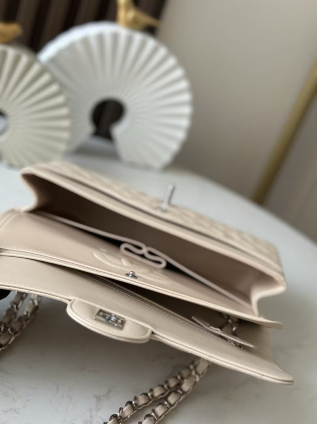 Chanel Classic Flap Bag Pearlescent apricot-colored lambskin with silver hardware 15x25.5x6cm - Image 7