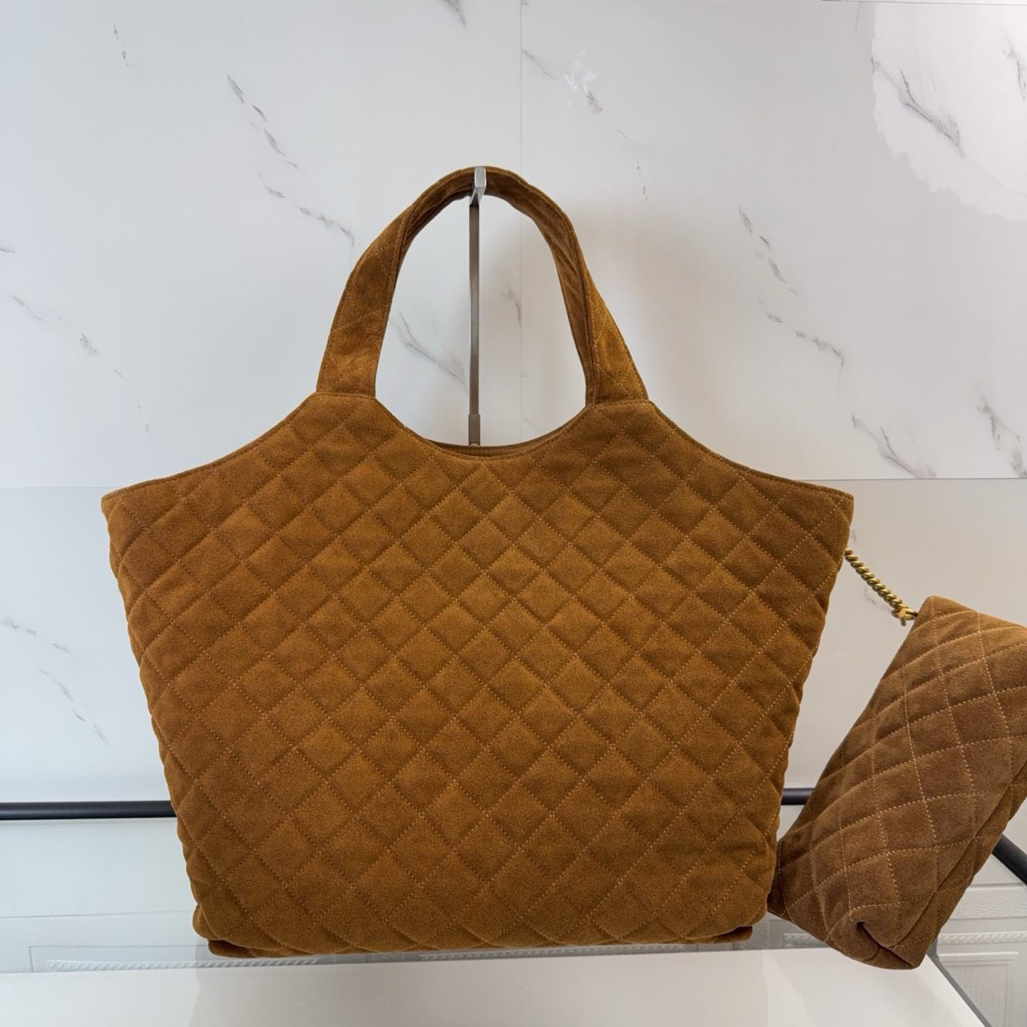 YSL ICARE MAXI SHOPPING BAG IN QUILTED LAMBSKIN (58*43*8cm) - Image 3
