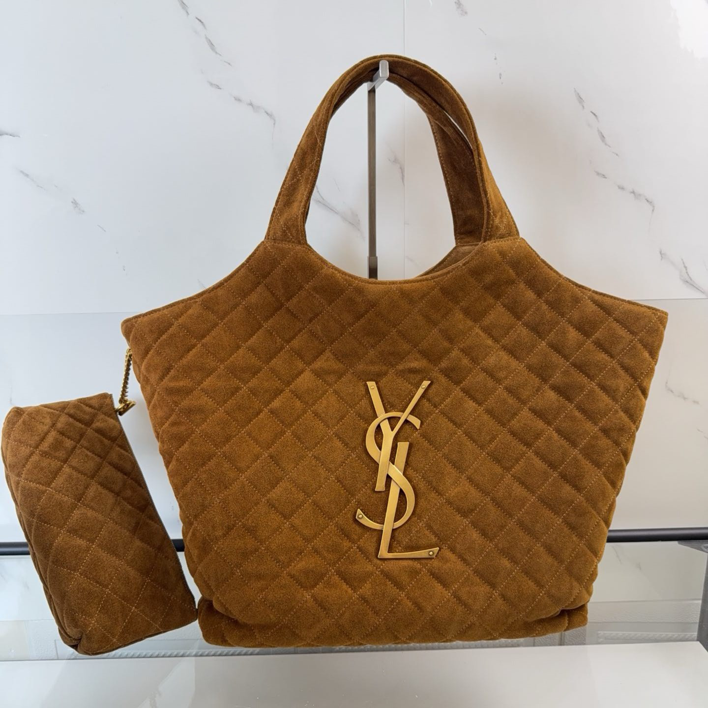 YSL ICARE MAXI SHOPPING BAG IN QUILTED LAMBSKIN (58*43*8cm) - Image 2