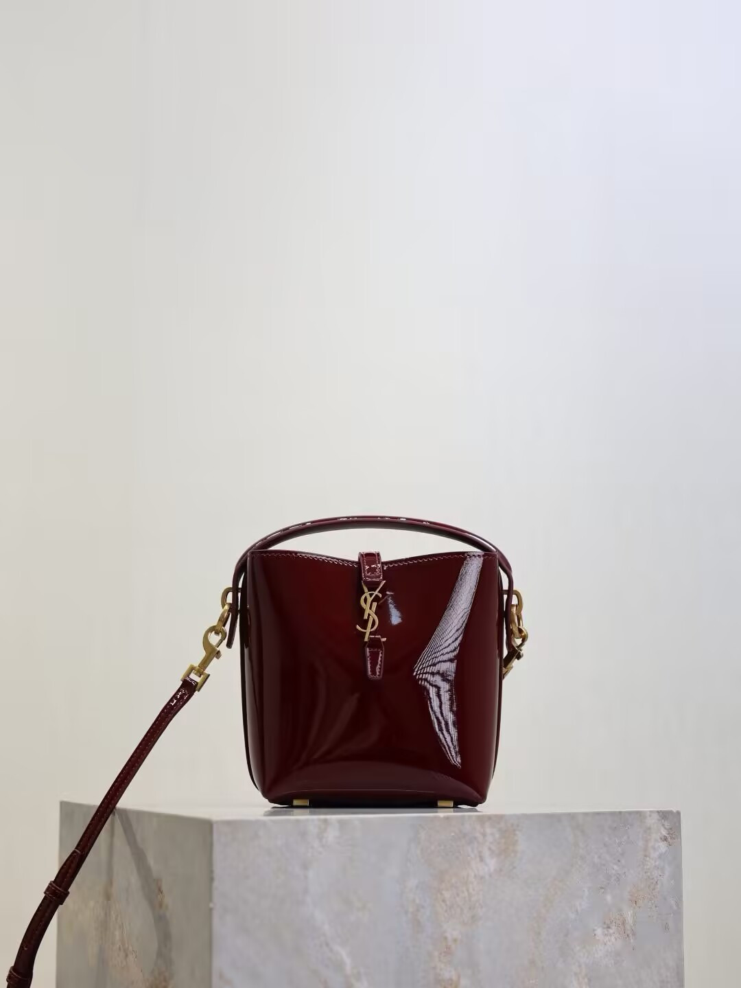 YSL LE 37 Mini in Patent Leather 15x13x6cm