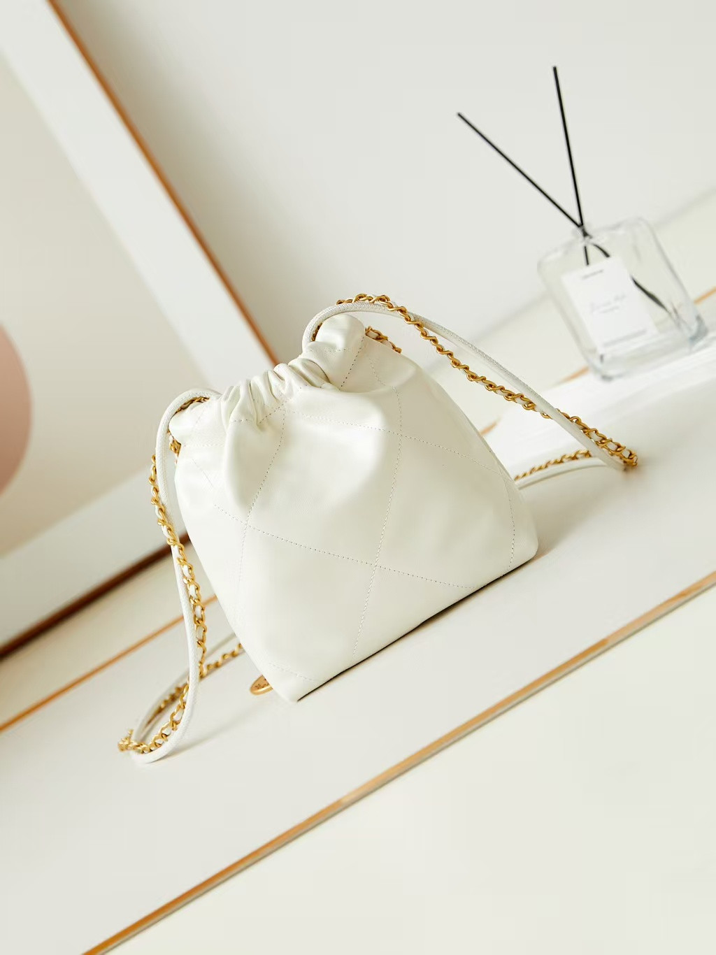 Chanel 22 Mini Handbag 20x19x6cm - Image 4