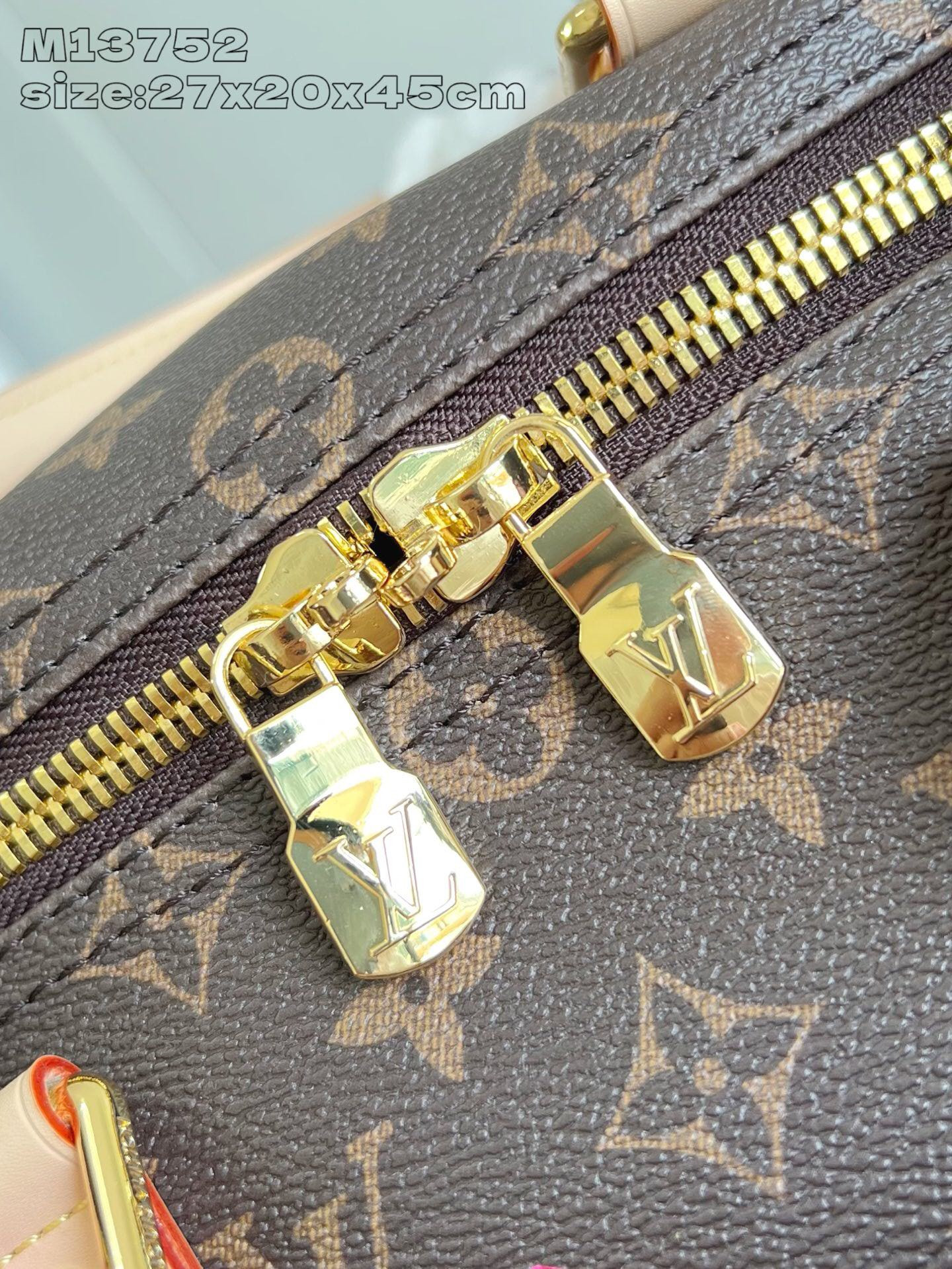 LV Keepall Bandoulière 45 M13752 45x27x20cm - Image 10