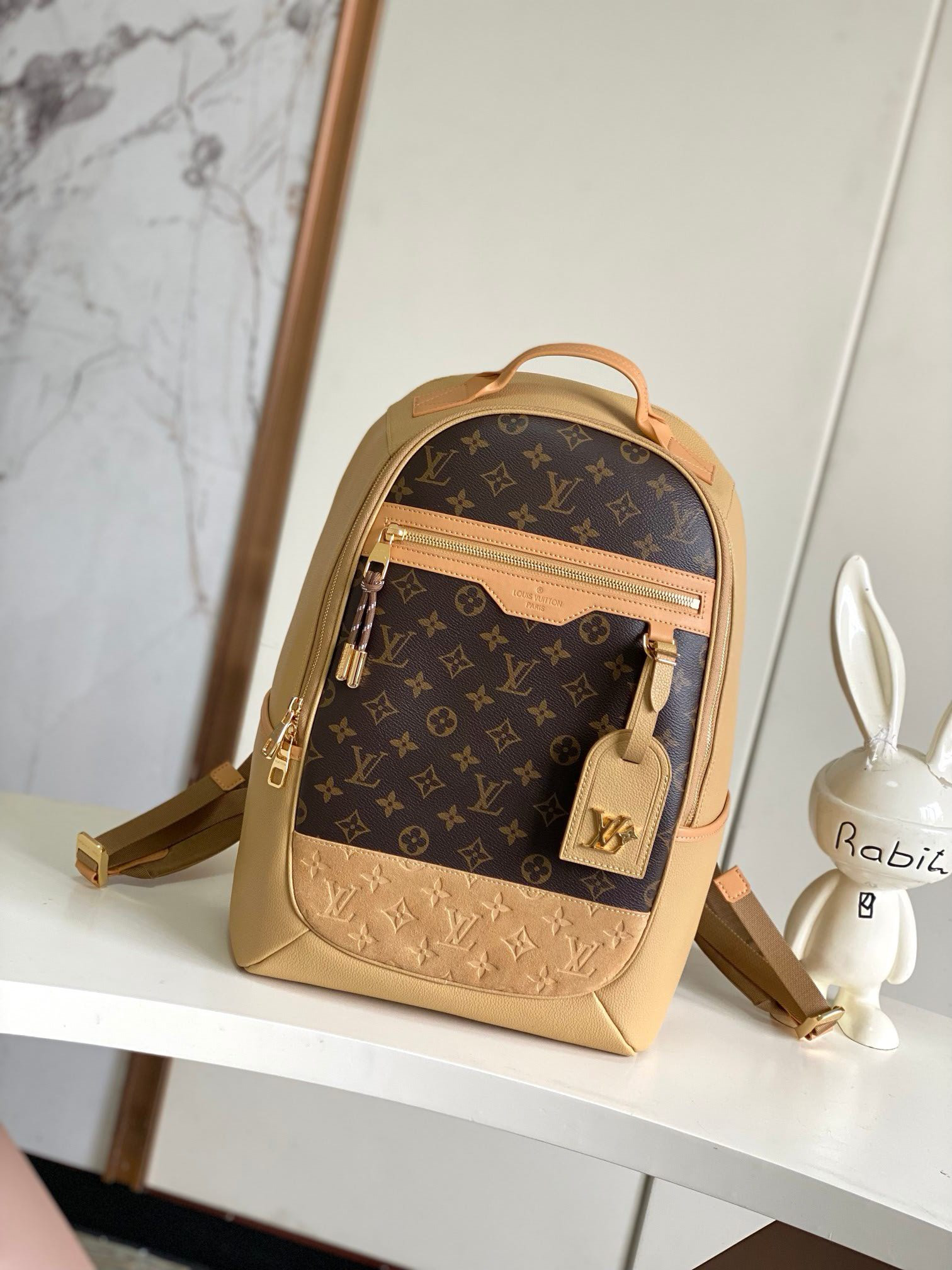 LV Backup M47106 7.9 x 8.7 x 5.5 inches