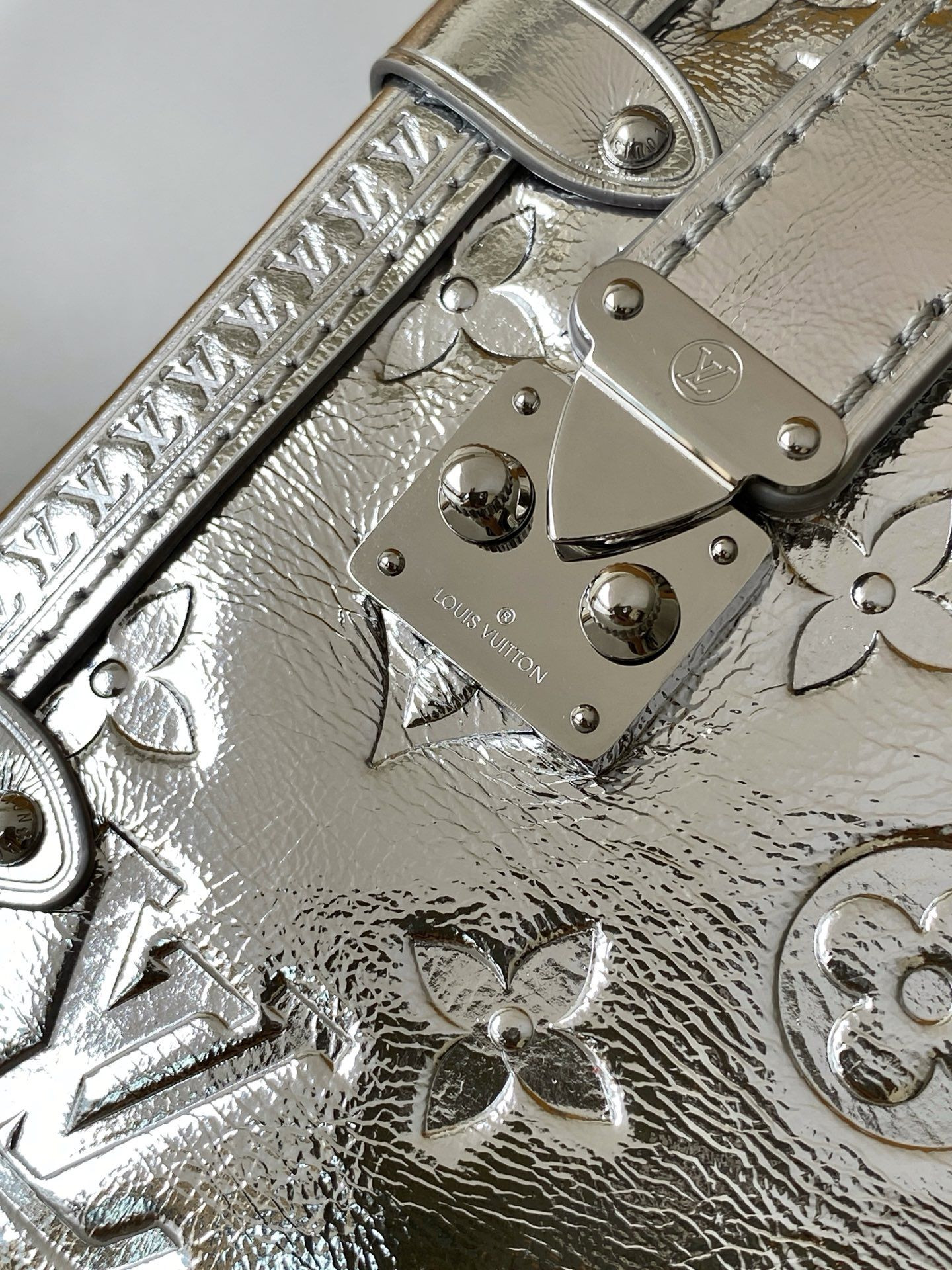LV Side Trunk MM M26223(23.5*16*8.5cm) - Image 8