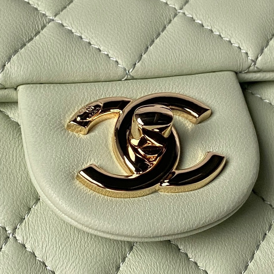 Chanel Classic Flap Handbag CF AS5759 20x13x7cm - Image 7