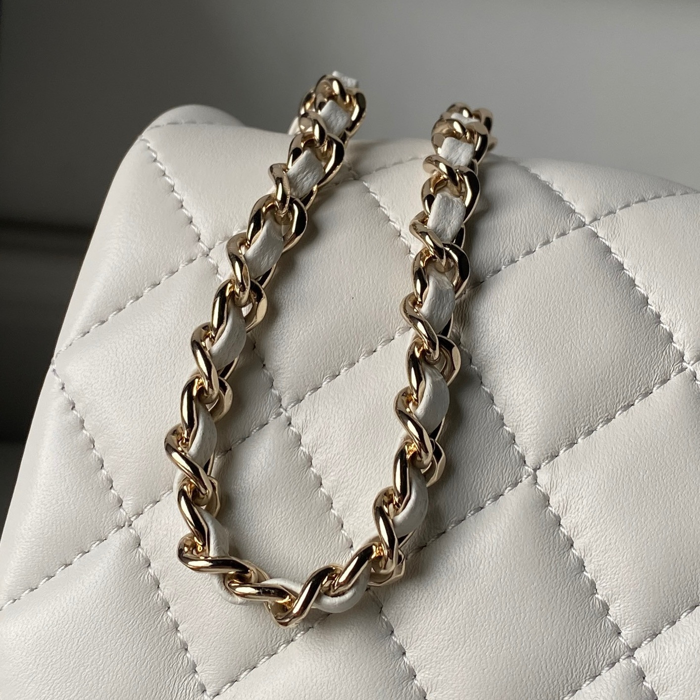 Chanel Classic Flap Handbag CF AS5756 14.5x23.5x7cm - Image 8