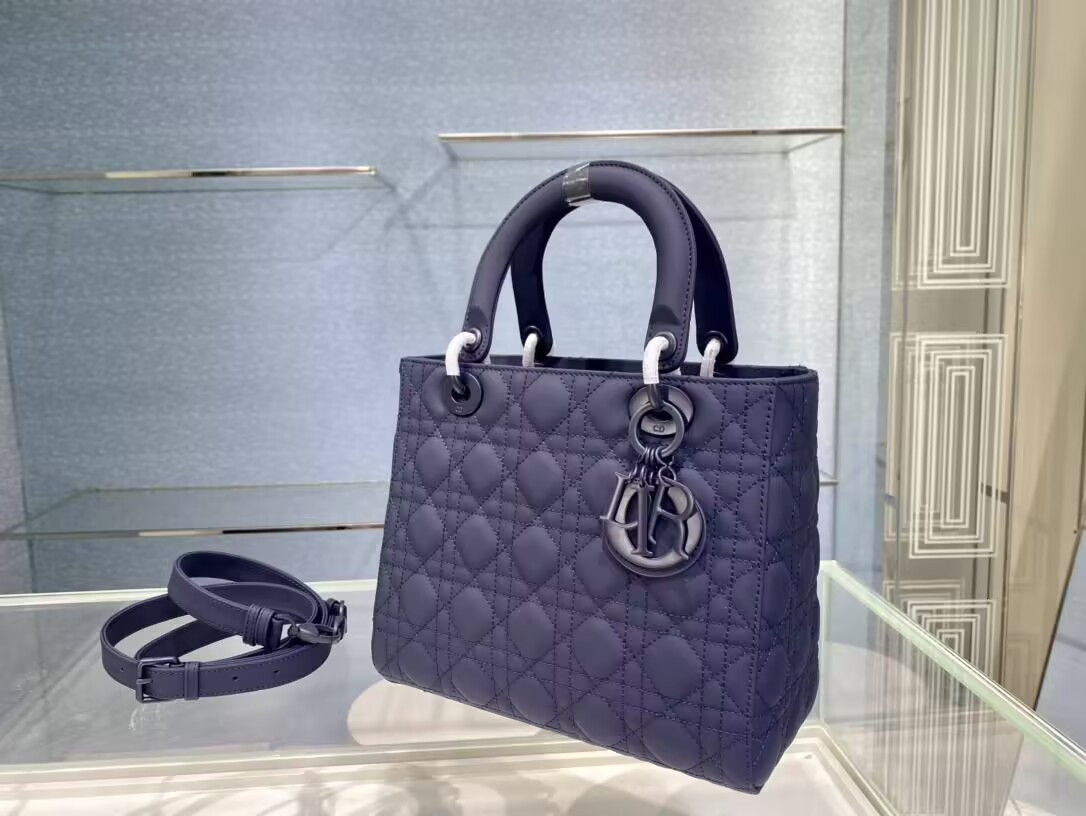 Medium Lady Dior Bag 24 x 20 x 12 cm - Image 4