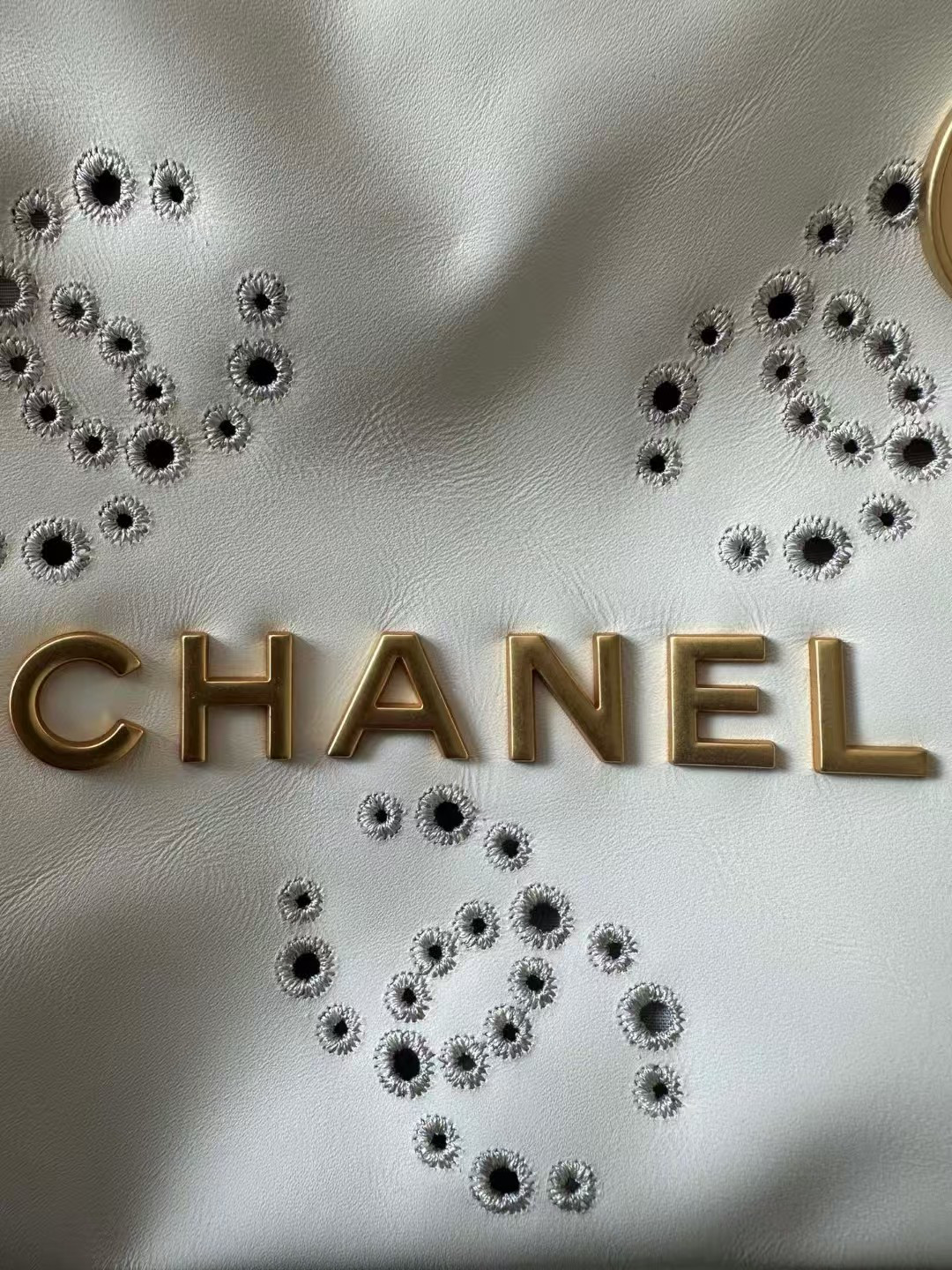 CHANEL 22 MINI HANDBAG Shiny Calfskin 20 * 19 * 6 cm - Image 4