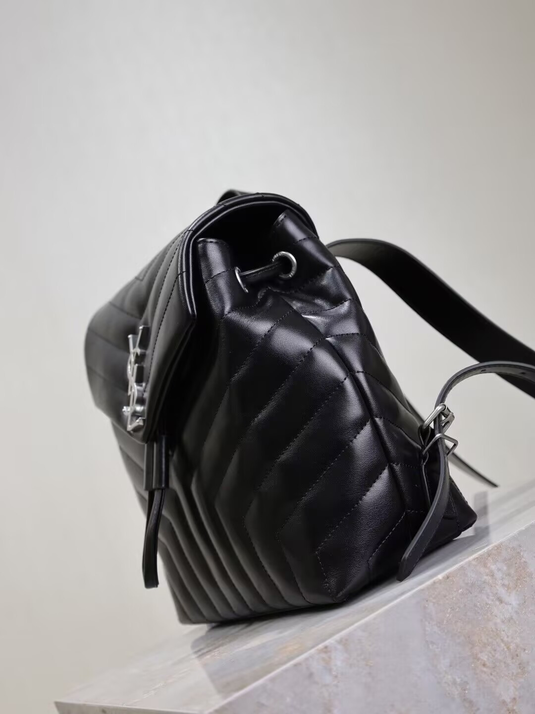 YSL LOULOU BACKPACK BLACK 26x22x11cm - Image 5