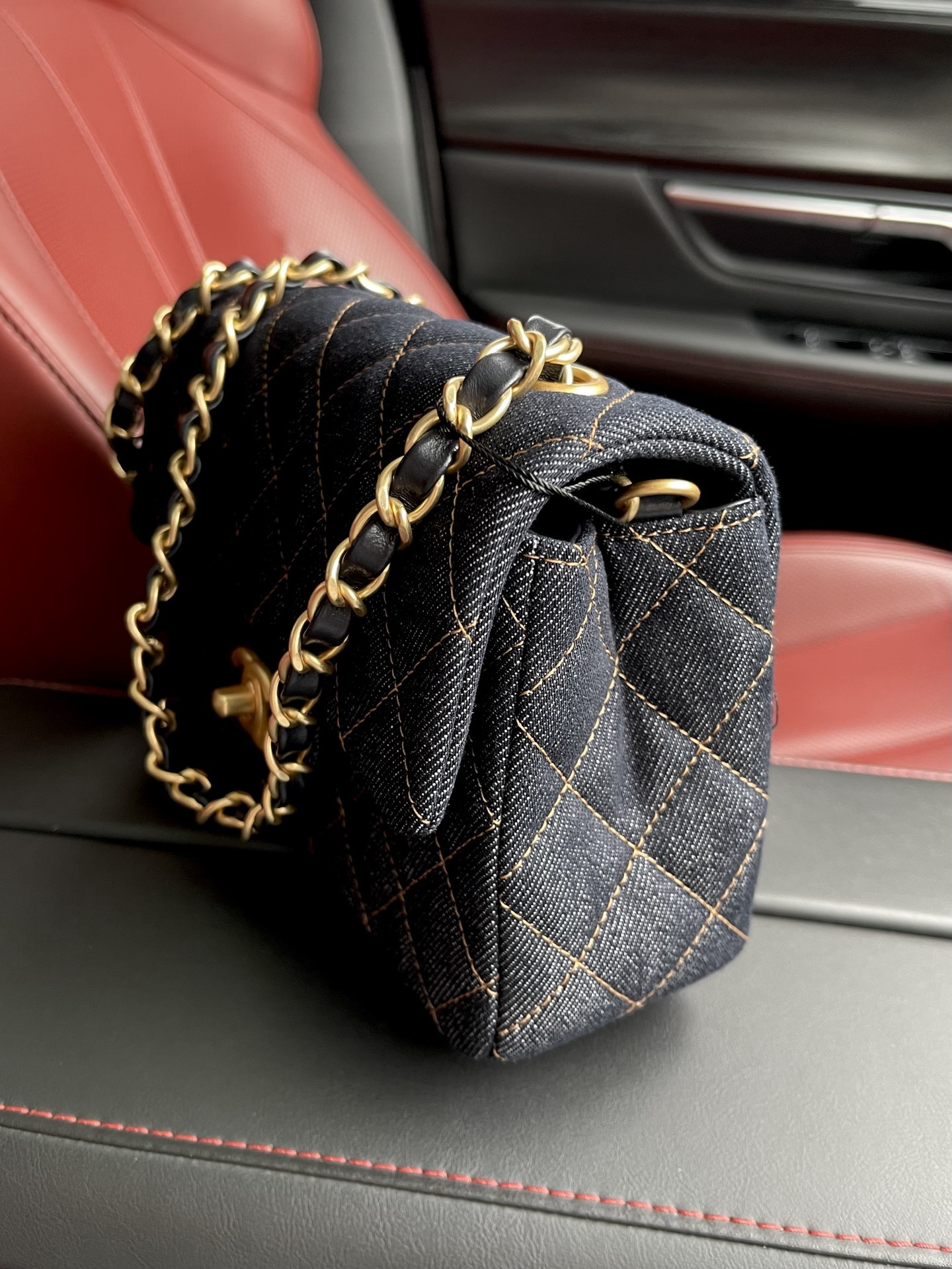 Chanel Mini Classic Handbag A69900 12x20x6cm - Image 4