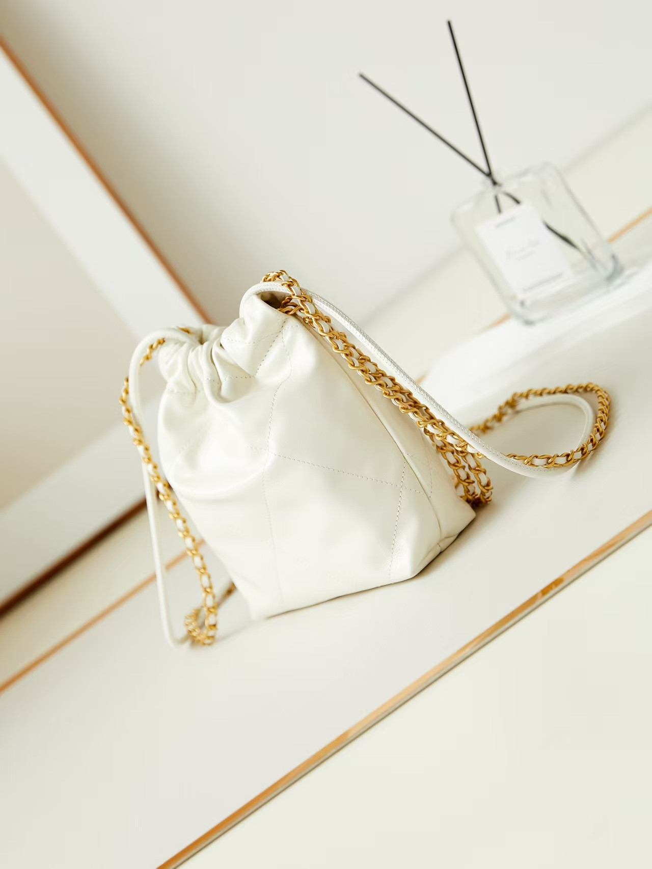 Chanel 22 Mini Handbag 20x19x6cm - Image 5