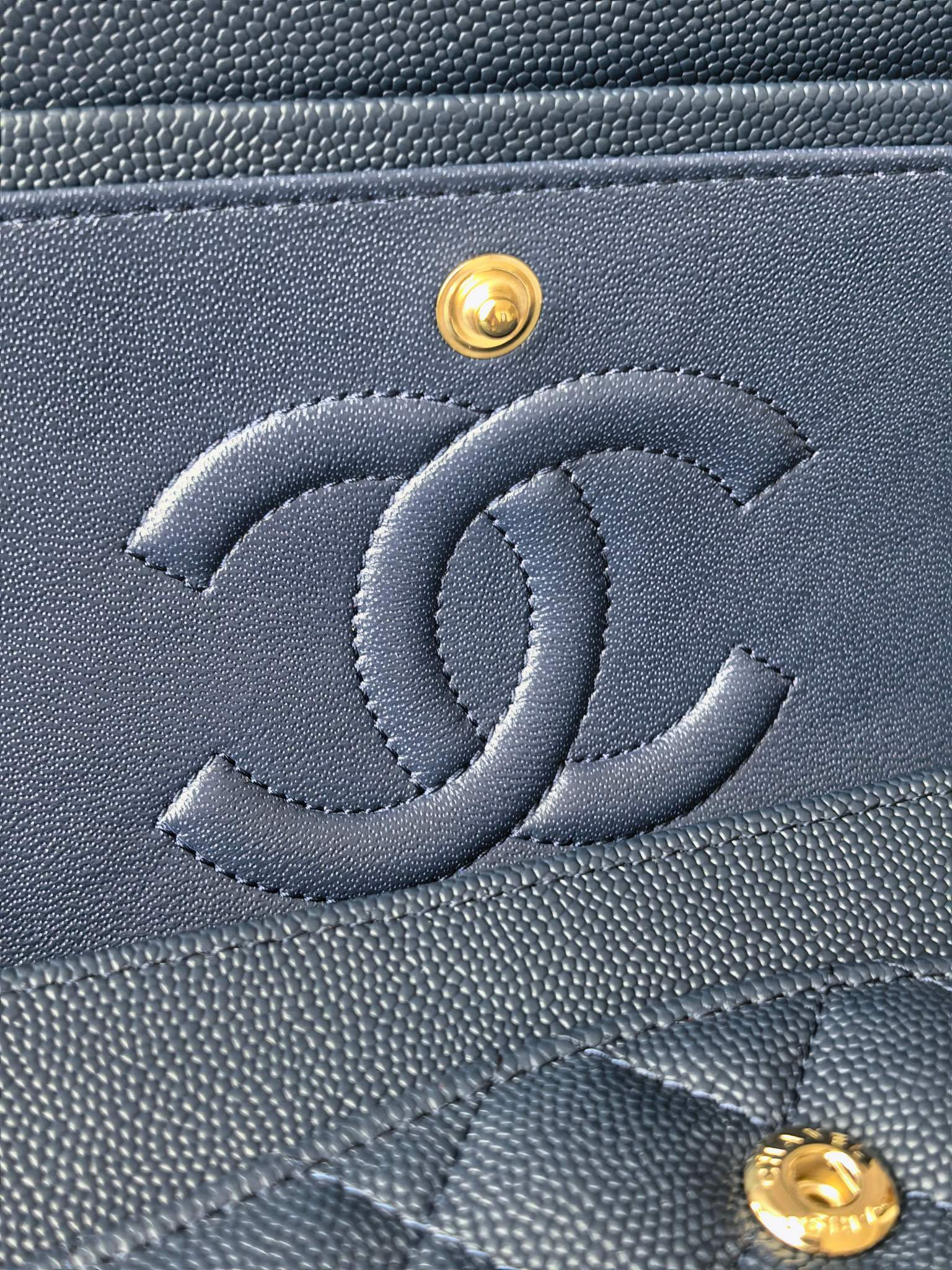 Chanel Classic Flap Bag 15x25.5x6cm - Image 9