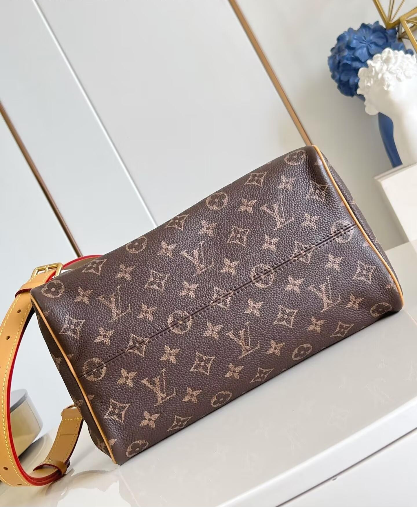LV Speedy Bandoulière 30 M21122 30 x 21 x 17 cm - Image 4