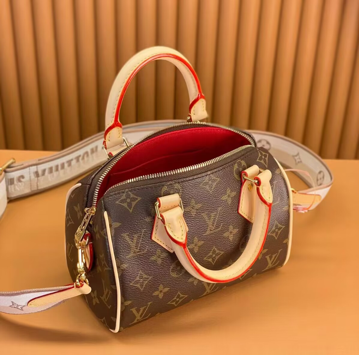 LV Speedy Bandoulière 20 M46222 13.5 x 12 x 20.5 cm - Image 4