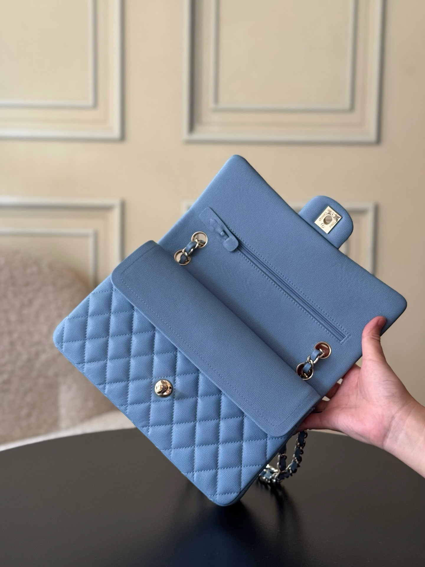 Chanel Classic Flap Handbag CF 25.5x15.5x6.5cm - Image 4