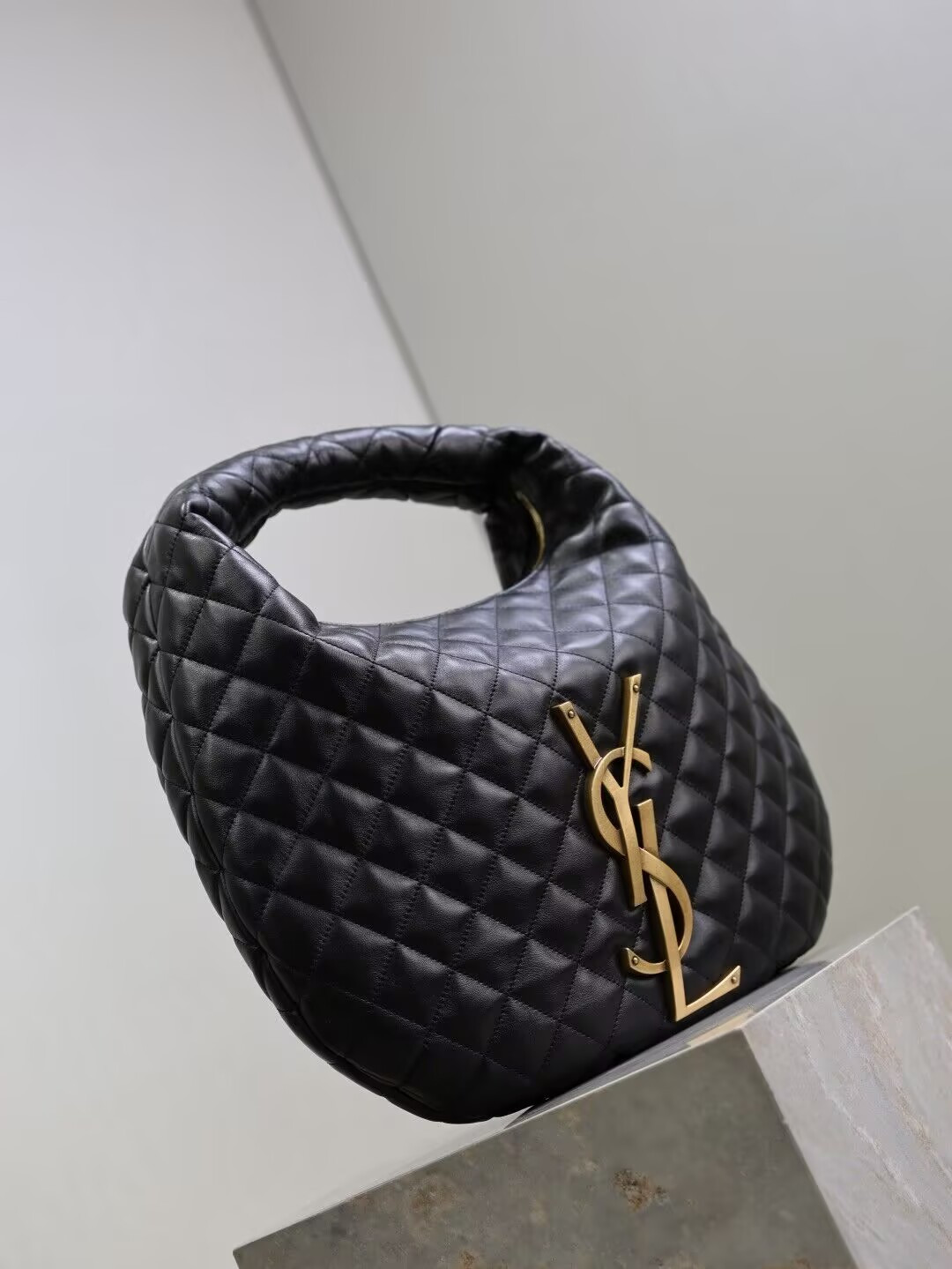 YSL ICARE Hobo In Quilted Nappa (47*30.5*12cm) - Image 7