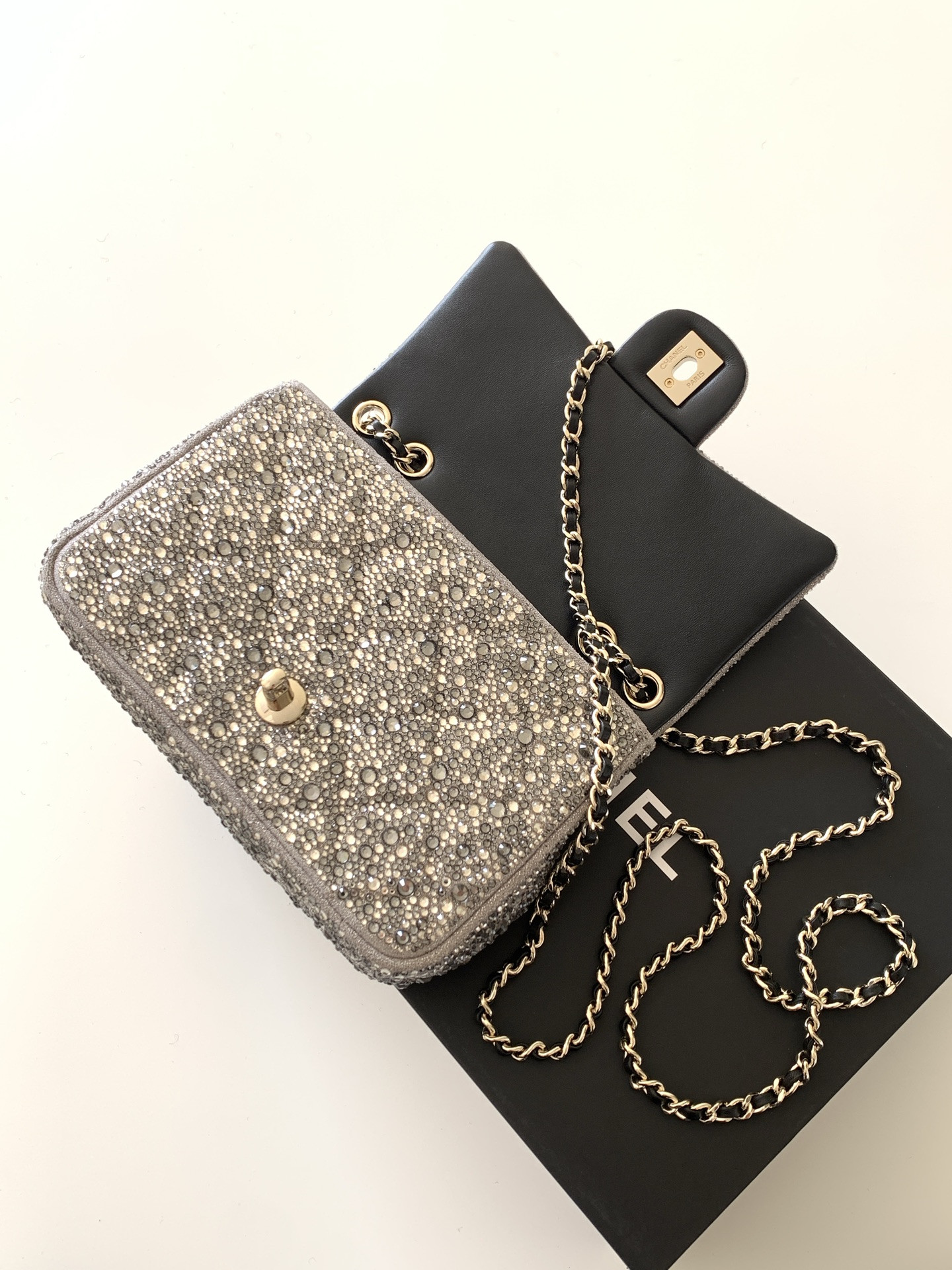 Chanel Flap Bag 13x21x8cm - Image 6