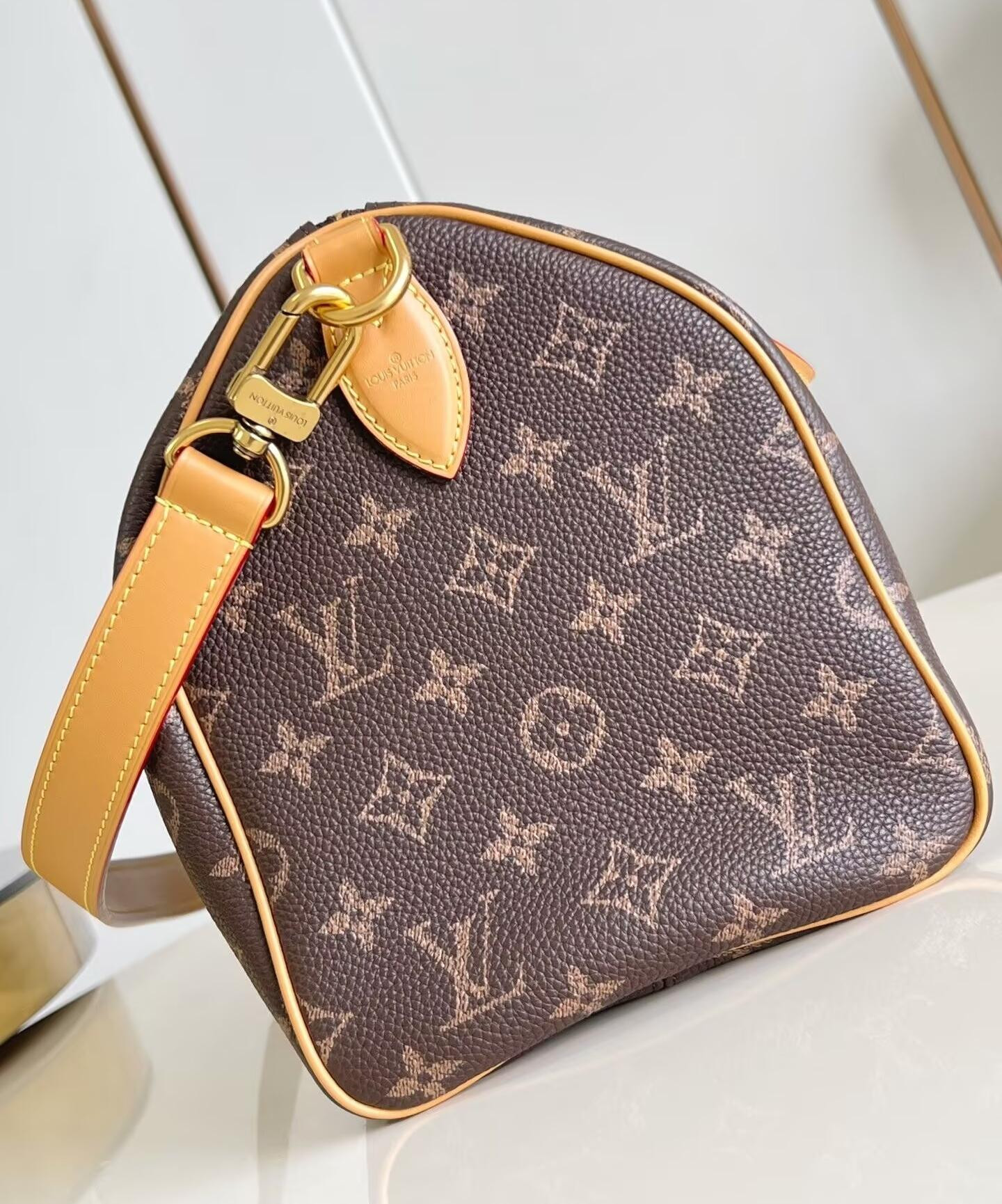 LV Speedy Bandoulière 30 M21122 30 x 21 x 17 cm - Image 6