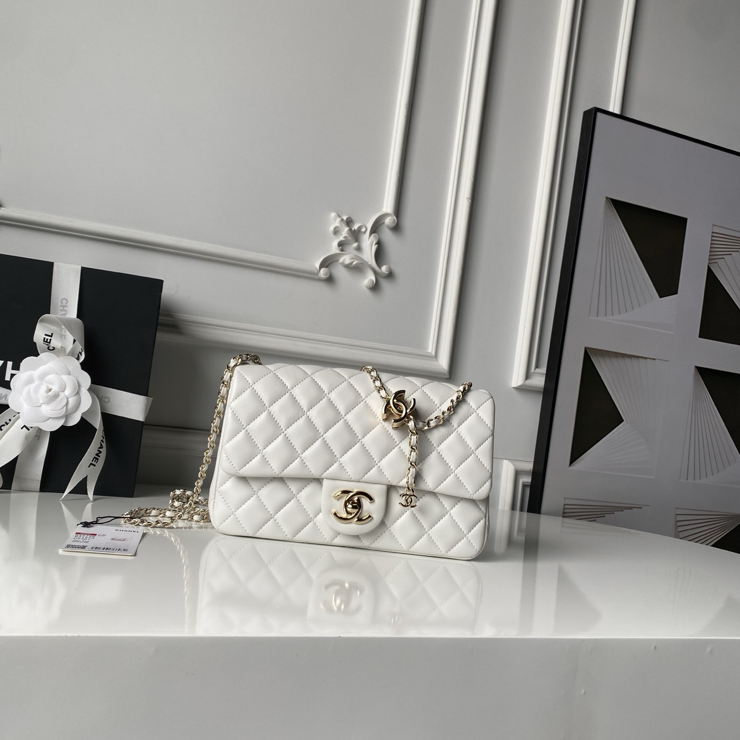 Chanel Classic Flap Handbag CF AS5756 14.5x23.5x7cm - Image 2