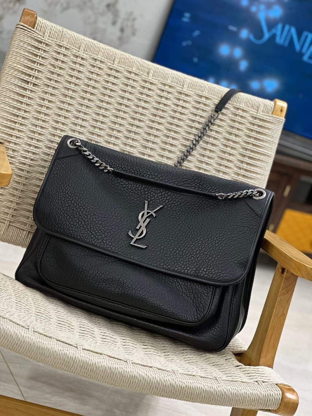 YSL NIKI OVERSIZED in Grained Lambskin 47x34x16cm - Image 4