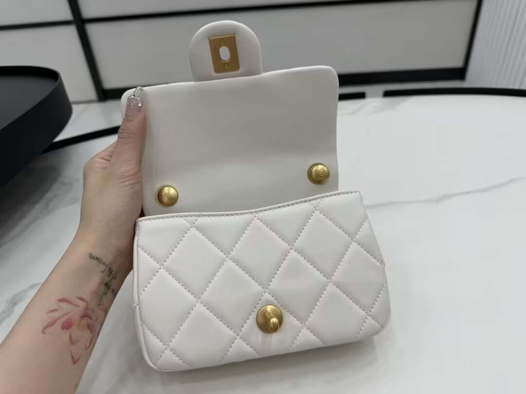 CHANEL MINI CLASSIC HANDBAG Pearl Chain 11.5x17x5cm - Image 8