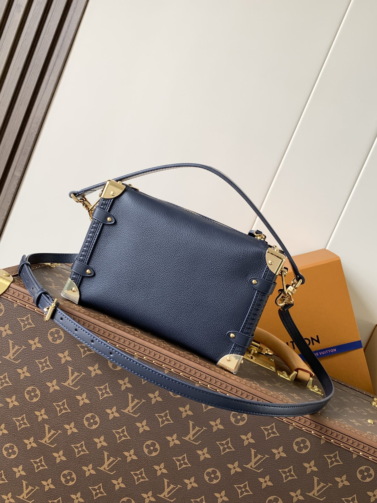 LV Side Trunk MM M15226 23.5x16x8.5cm - Image 3