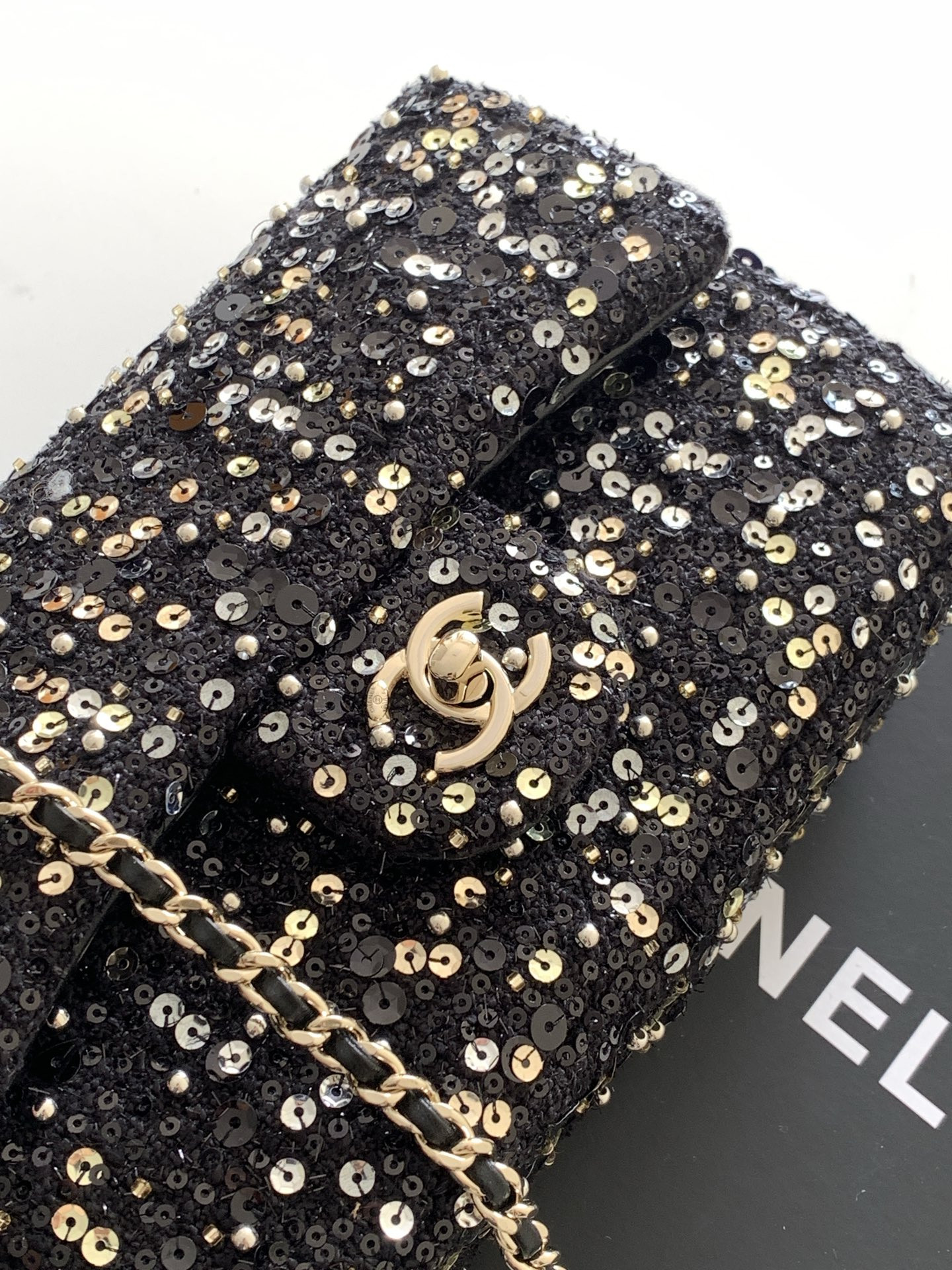 Chanel Flap Bag 20x14x7cm - Image 9