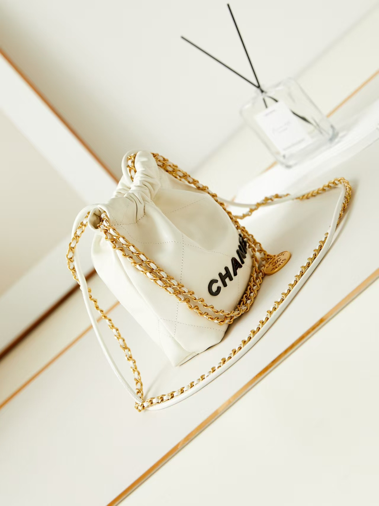 Chanel 22 Mini Handbag 20x19x6cm - Image 6