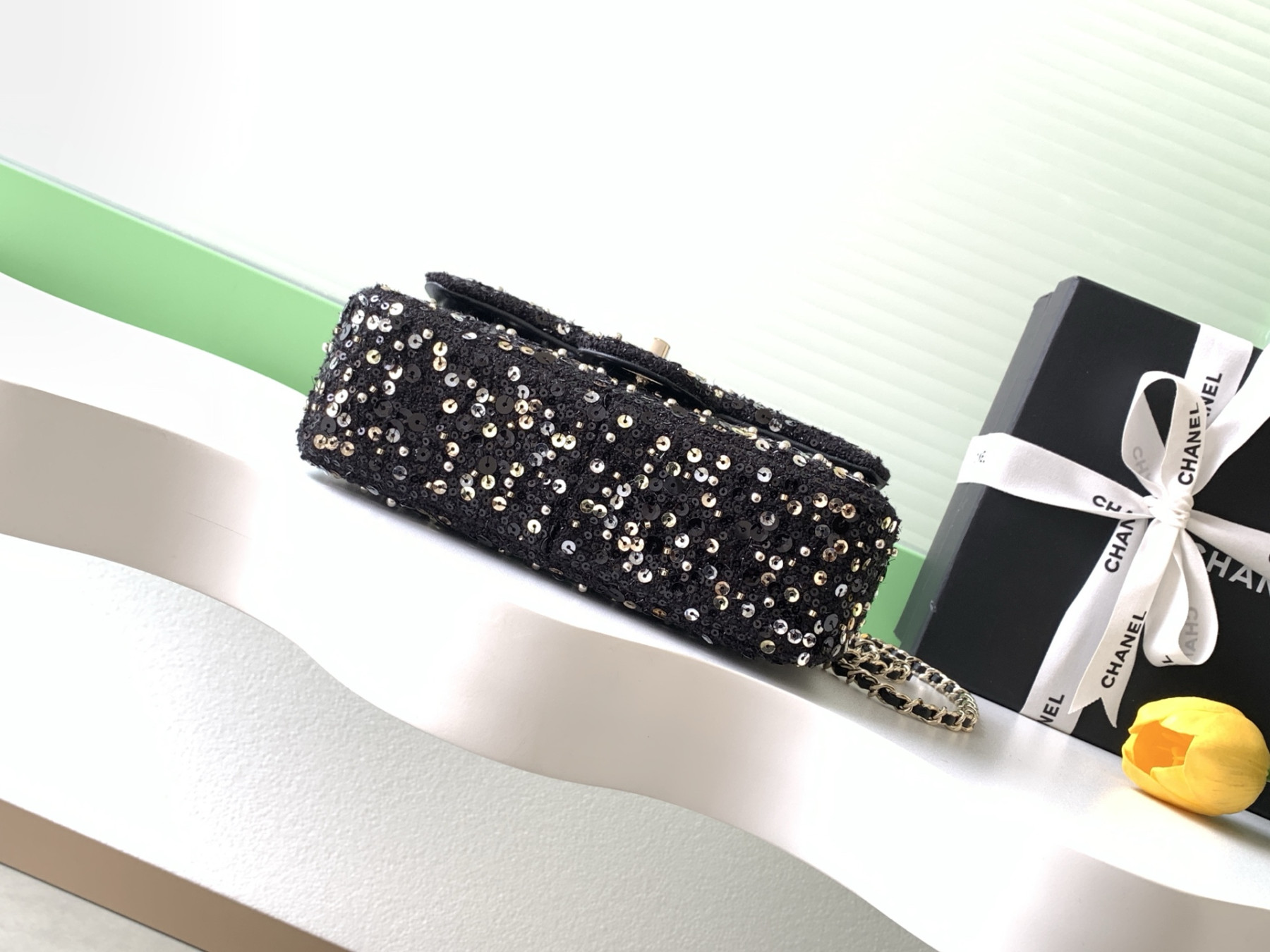 Chanel Flap Bag 20x14x7cm - Image 4