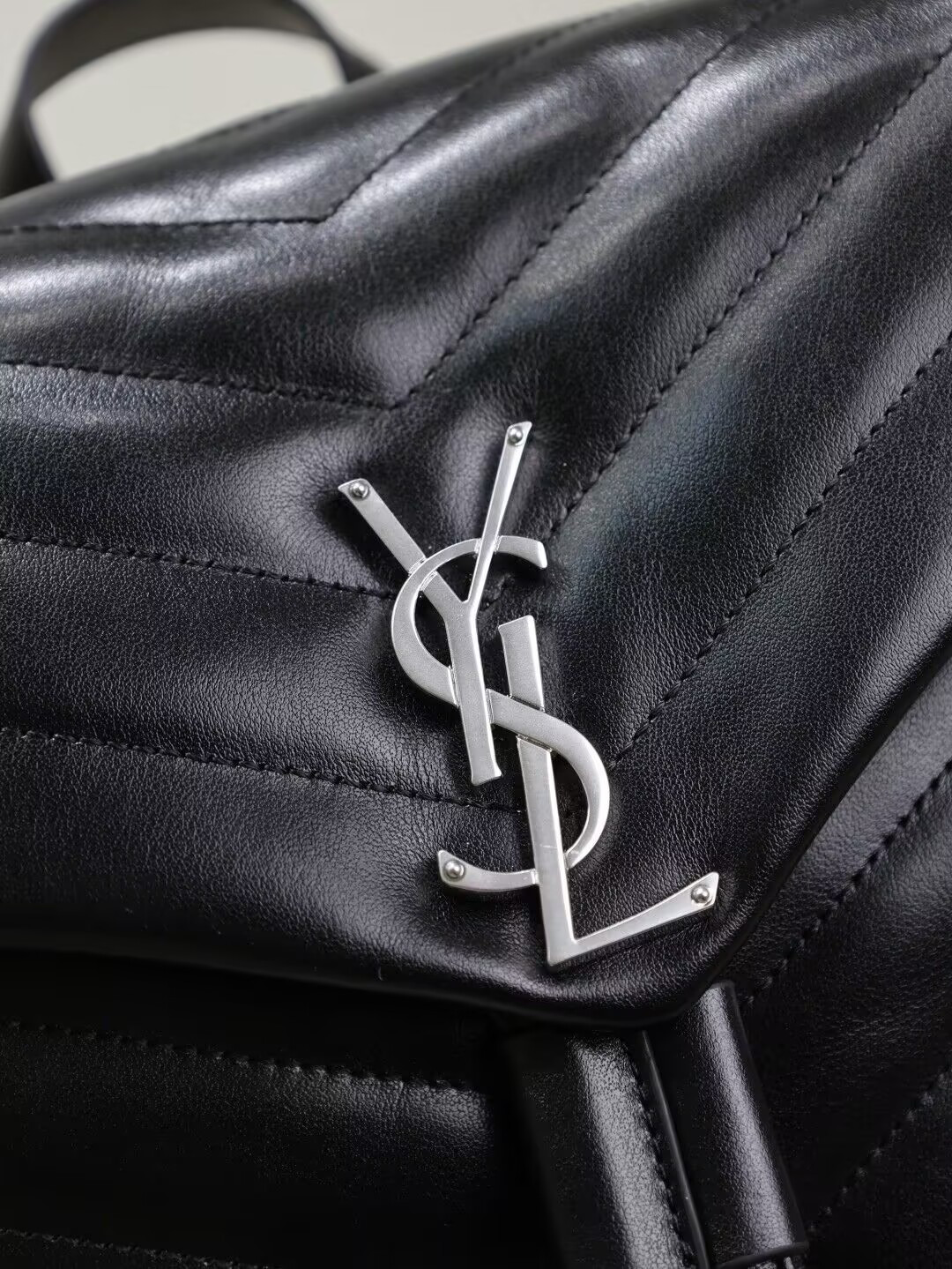 YSL LOULOU BACKPACK BLACK 26x22x11cm - Image 10
