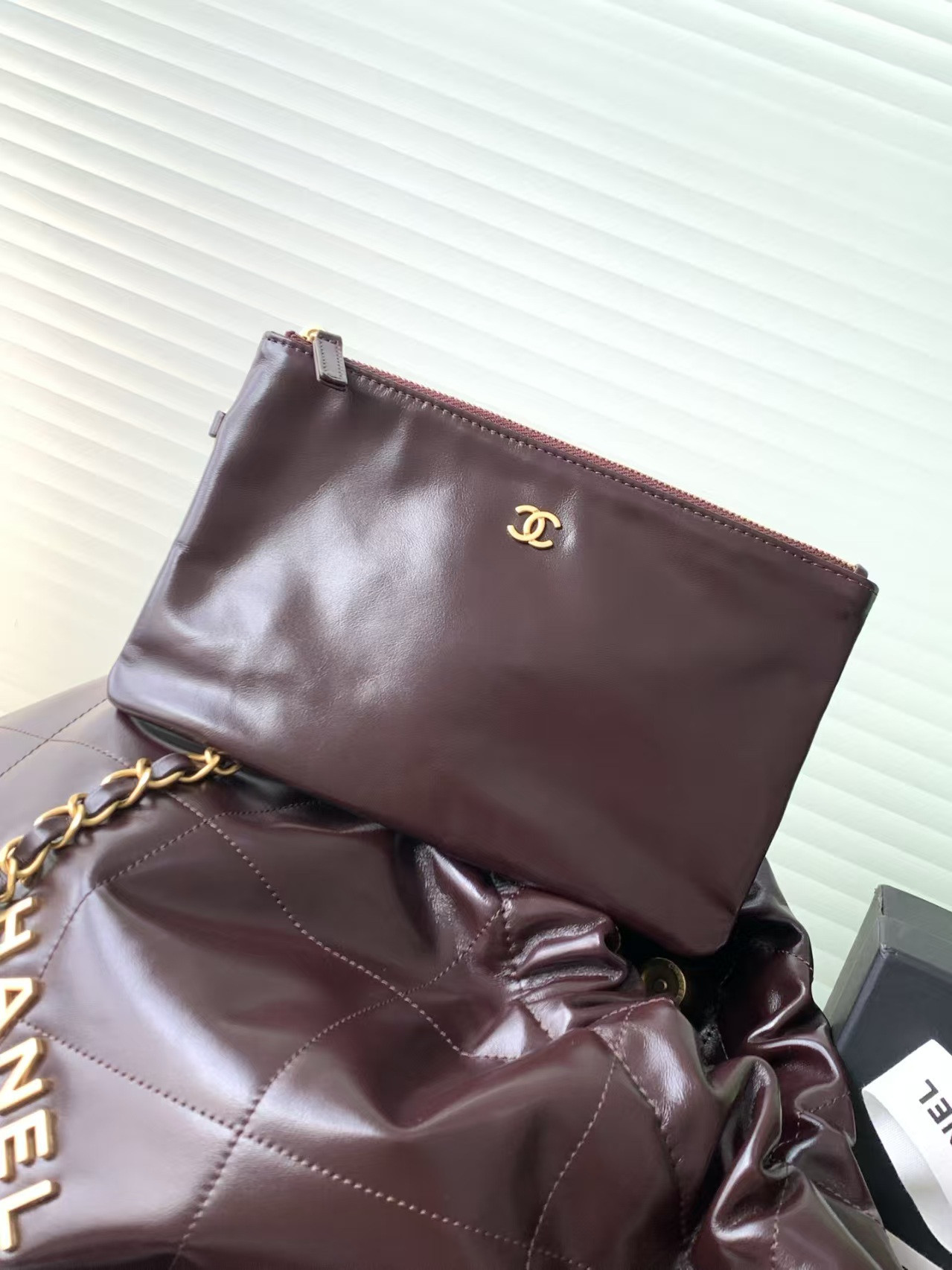 CHANEL 22 SMALL HANDBAG 35x37x7cm - Image 7