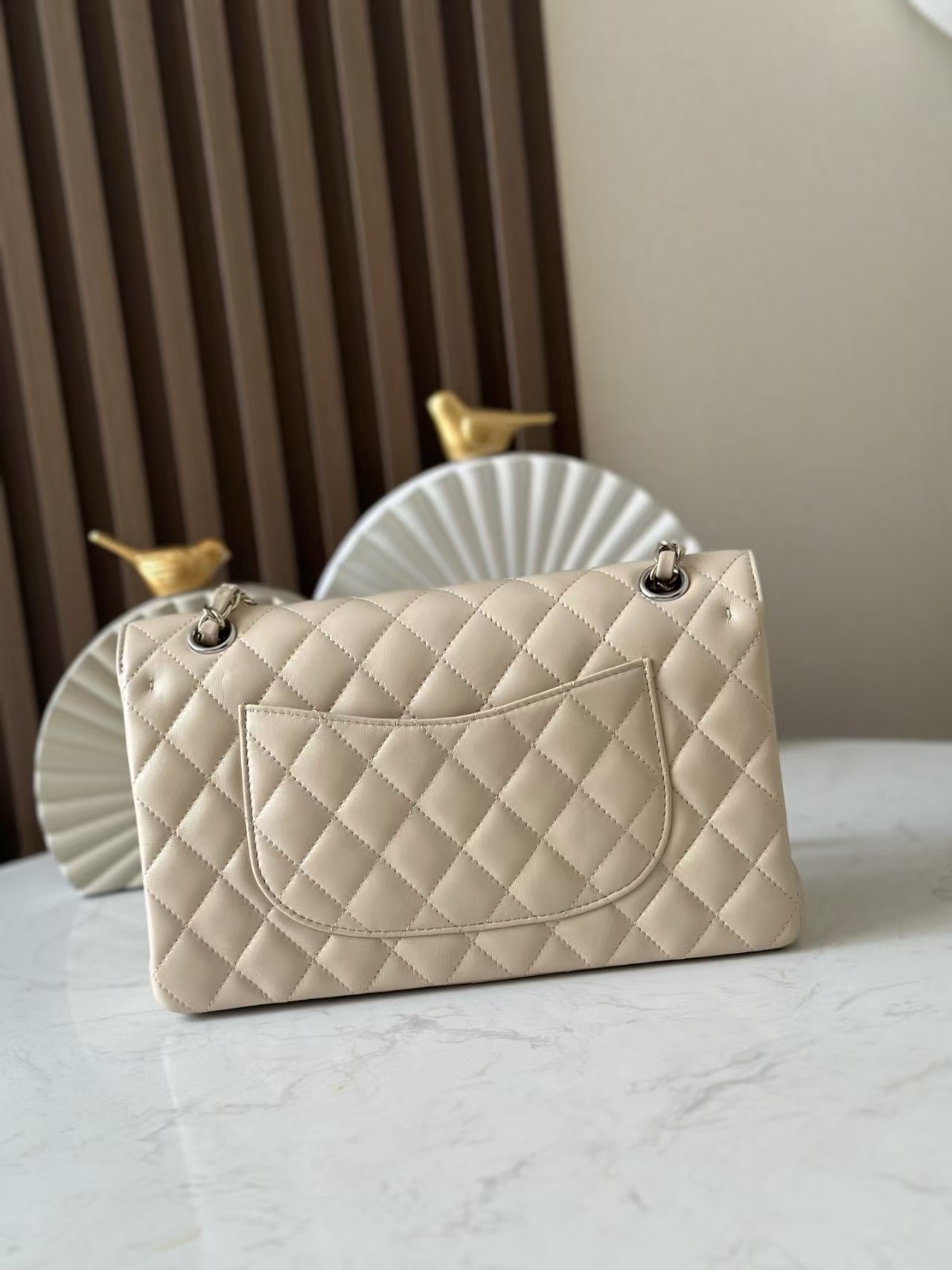 Chanel Classic Flap Bag Pearlescent apricot-colored lambskin with silver hardware 15x25.5x6cm - Image 3