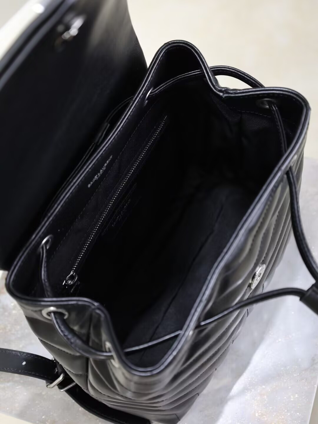YSL LOULOU BACKPACK BLACK 26x22x11cm - Image 7