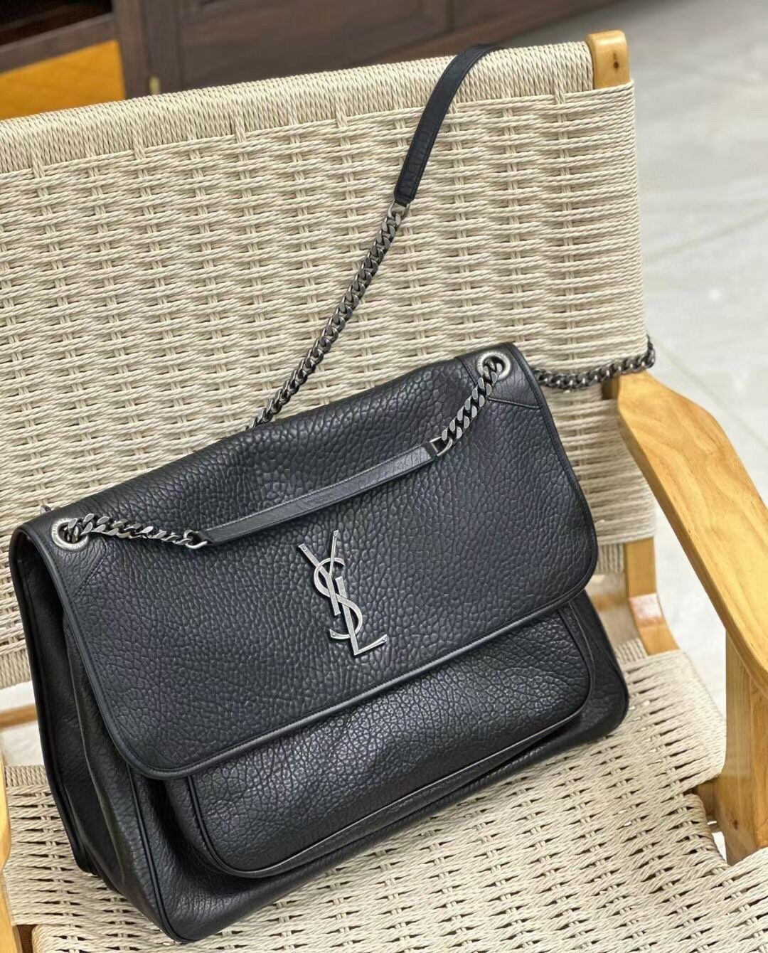 YSL NIKI OVERSIZED in Grained Lambskin 47x34x16cm - Image 5