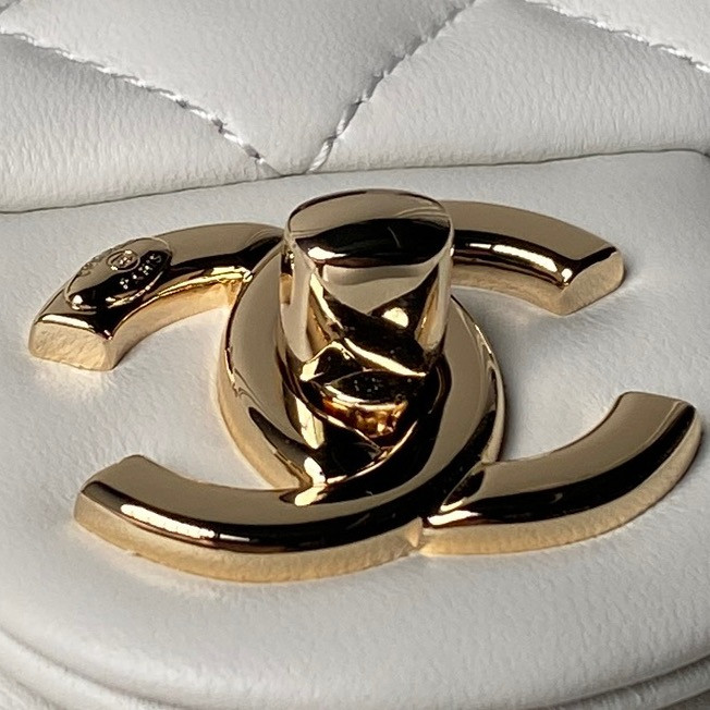 Chanel Classic Flap Handbag CF AS5756 14.5x23.5x7cm - Image 7