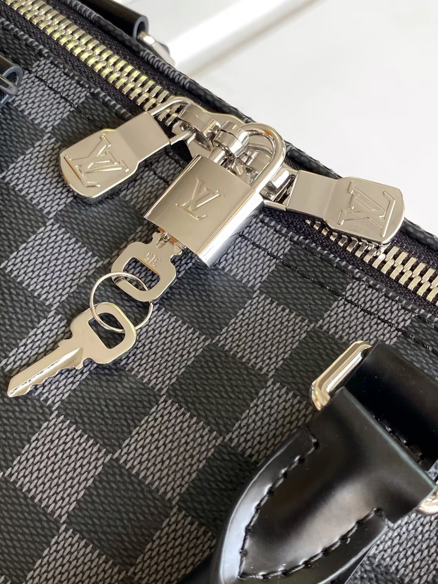 LV Keepall Bandoulière 50 N00096 50x29x23cm - Image 10
