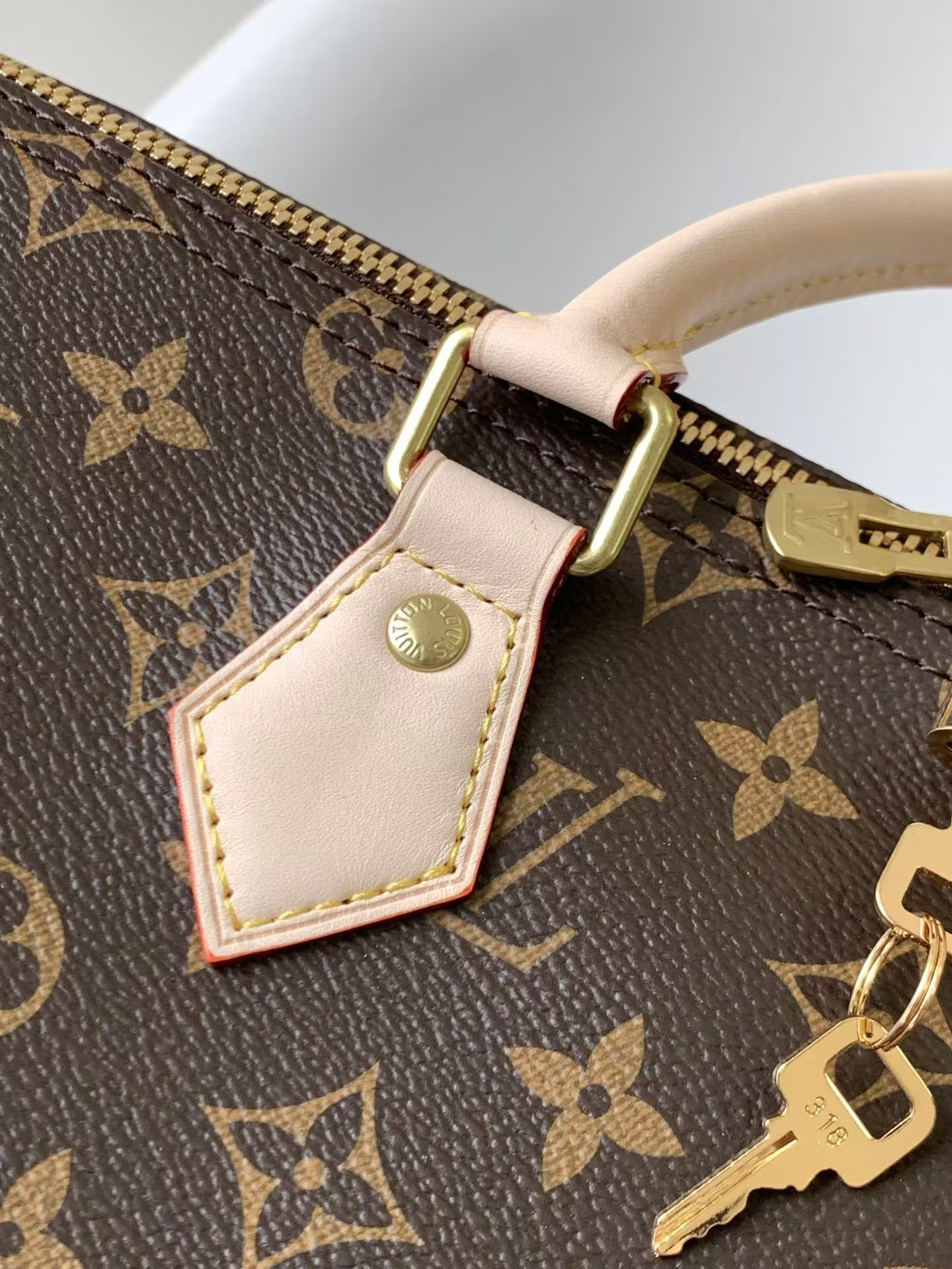 LV Speedy Bandoulière 35 M46981 13.8 x 9.1 x 7.1 inches - Image 6
